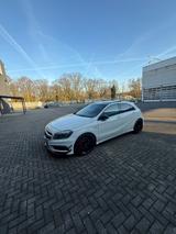 Mercedes-Benz A 45 AMG 4MATIC AMG - Mercedes-Benz A 45 AMG: Limousine