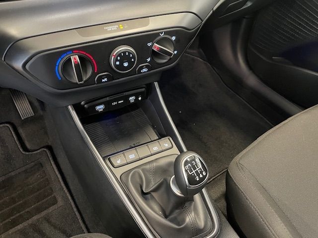 Fahrzeugabbildung Hyundai i20 Trend VerkehrszeichenERK Kamera Navi DAB