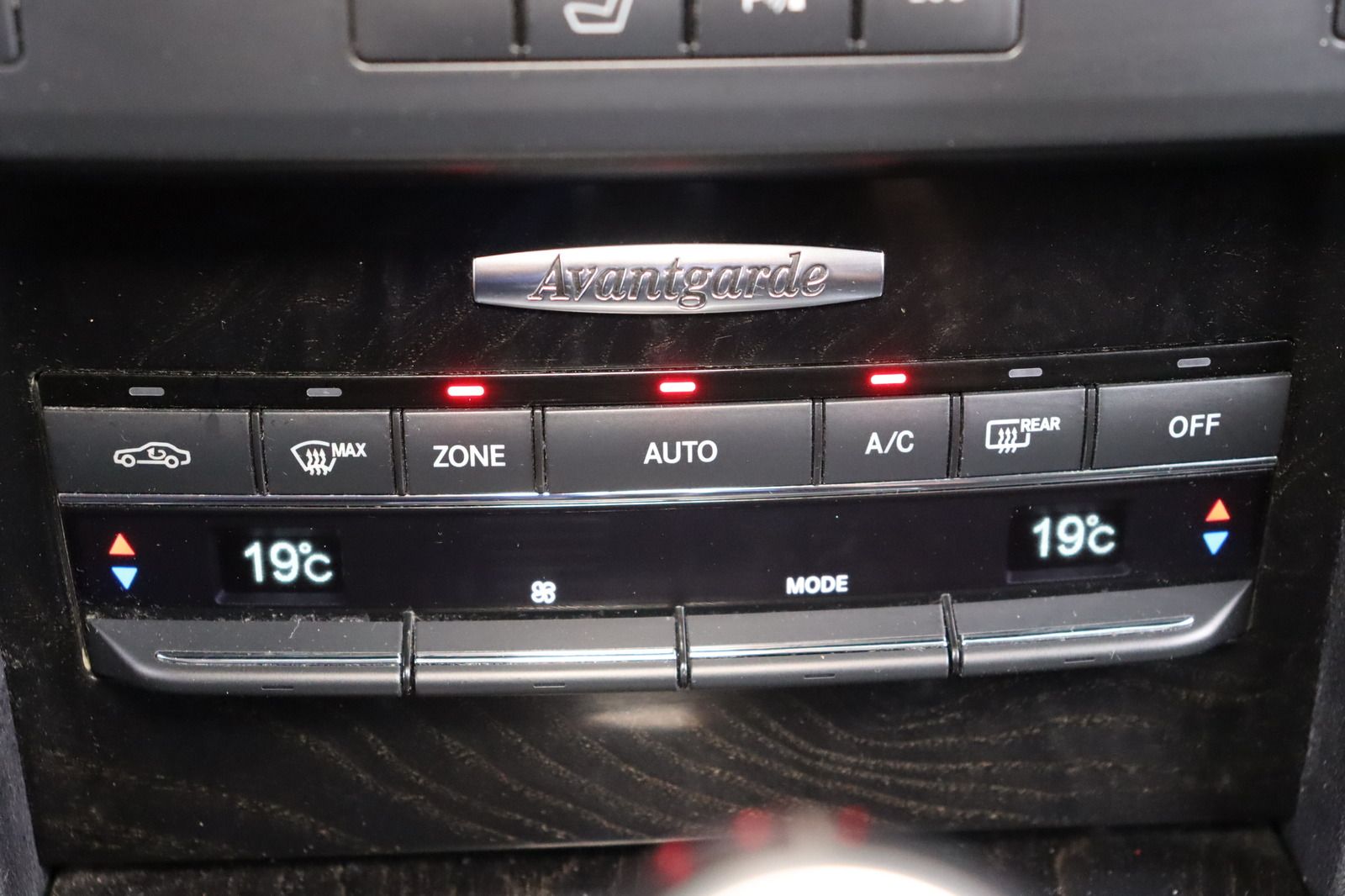 Fahrzeugabbildung Mercedes-Benz E 200 AVANTGARDE * Xenon * HU/AU 07.26