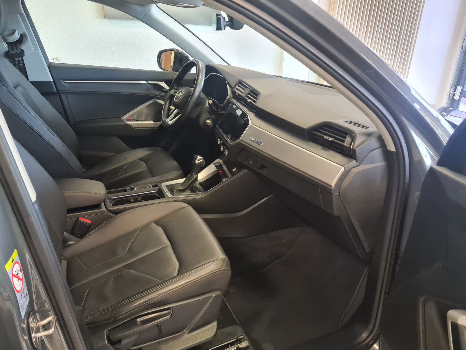 Fahrzeugabbildung Audi Q3 35 TFSI advanced / LED / AHK / KAMERA