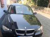 BMW ich biete einen BMW E90 320d - BMW 320: D E90
