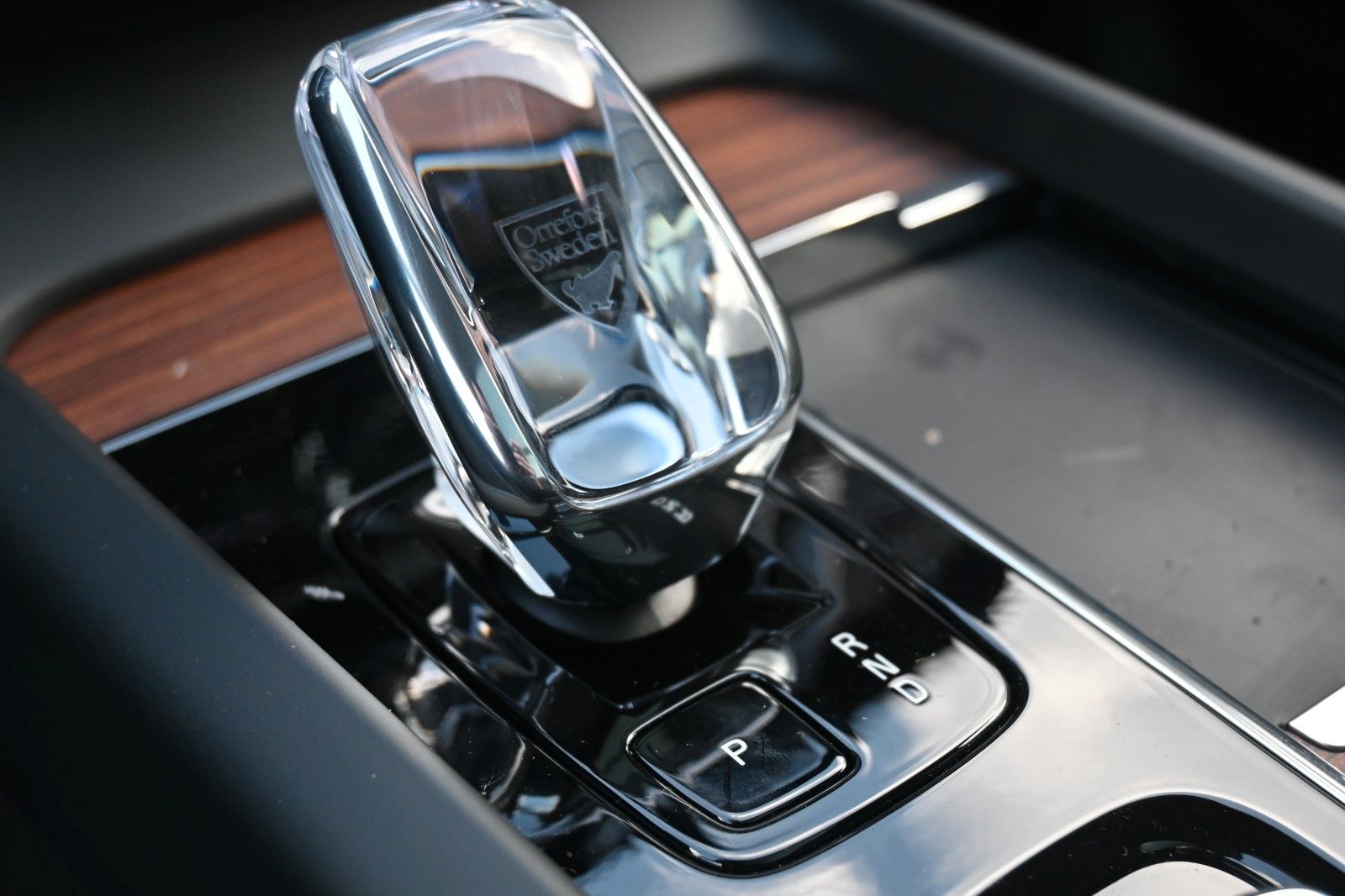 Fahrzeugabbildung Volvo XC60 B4 D AWD Ultimate Dark*STDHZG*360°*LUFT*ACC
