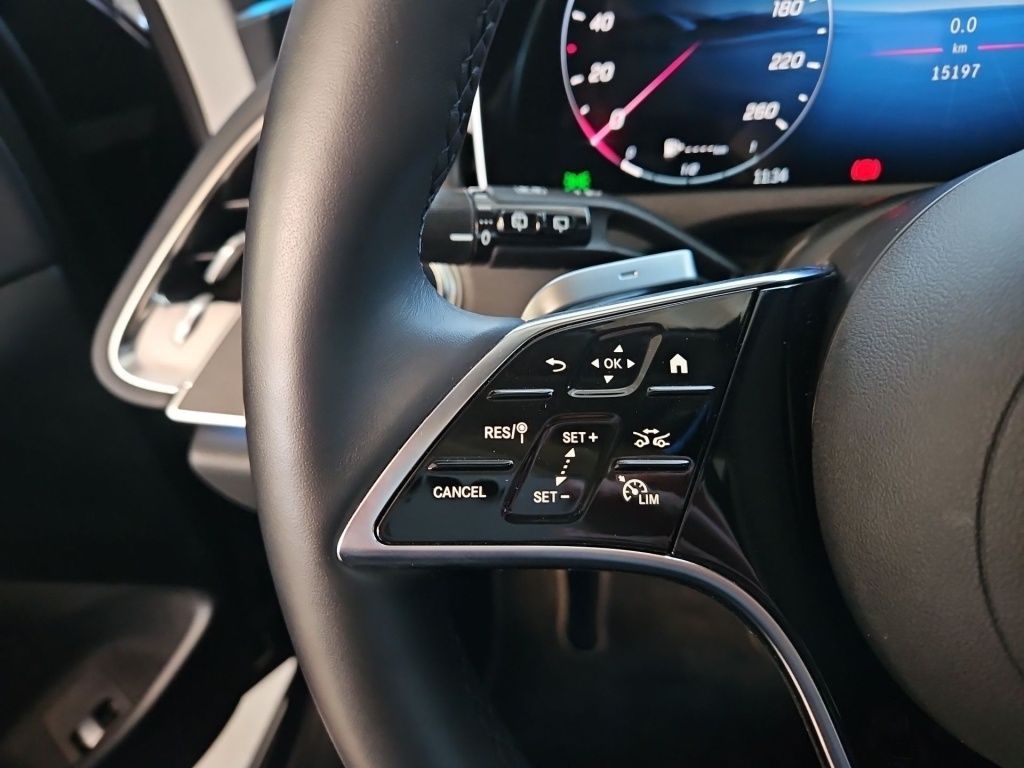 Fahrzeugabbildung Mercedes-Benz E 200 T Avantgarde AHK LED Pano ACC Navi KeyLess