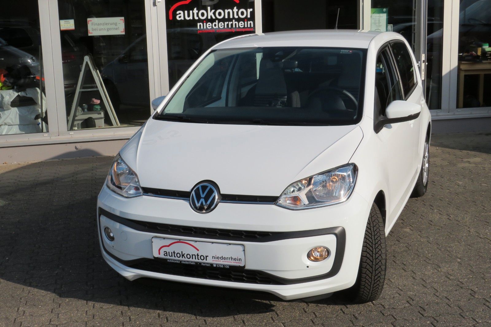 Fahrzeugabbildung Volkswagen up!  SITZHEIZUNG KLIMA 4-TÜREN NEBEL GJ 1.H