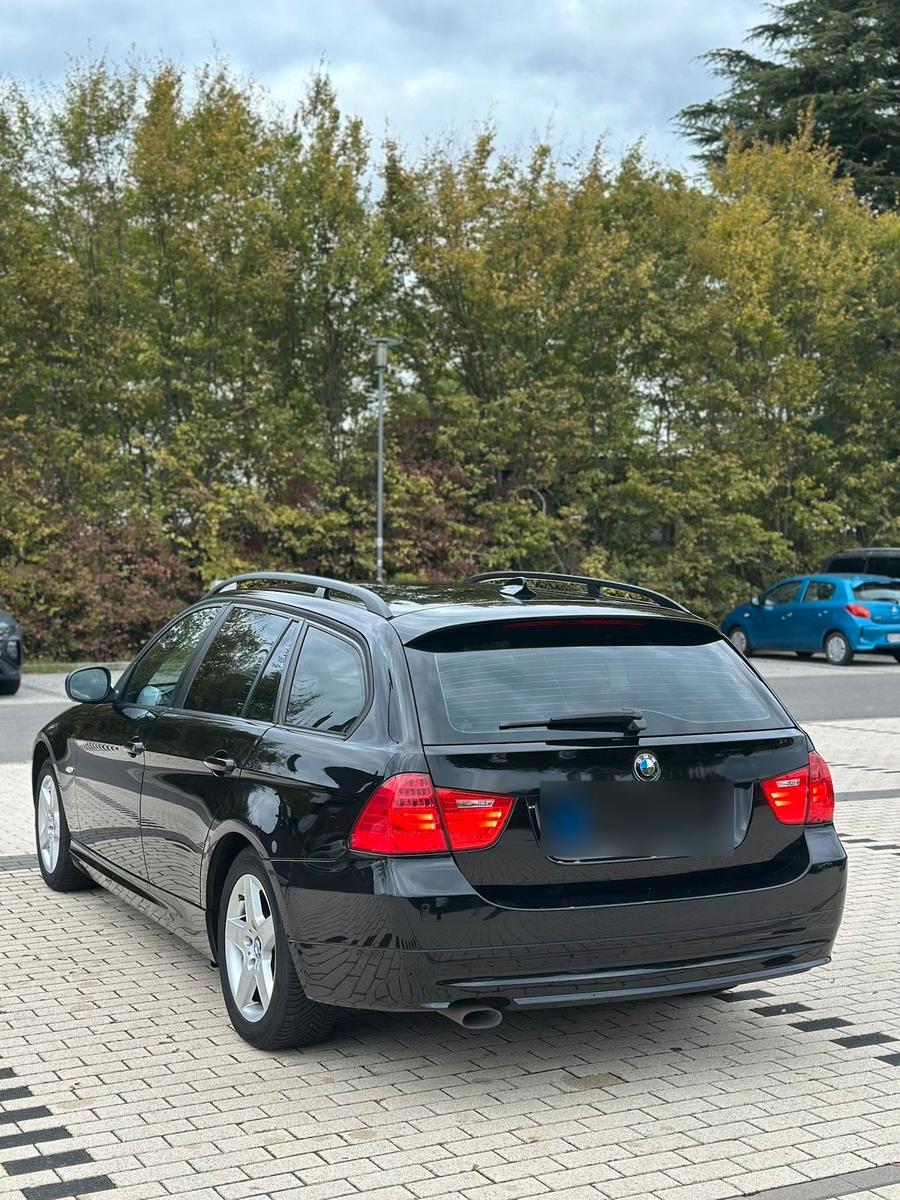 BMW 318 2009 — engine 143 HP (105kW)