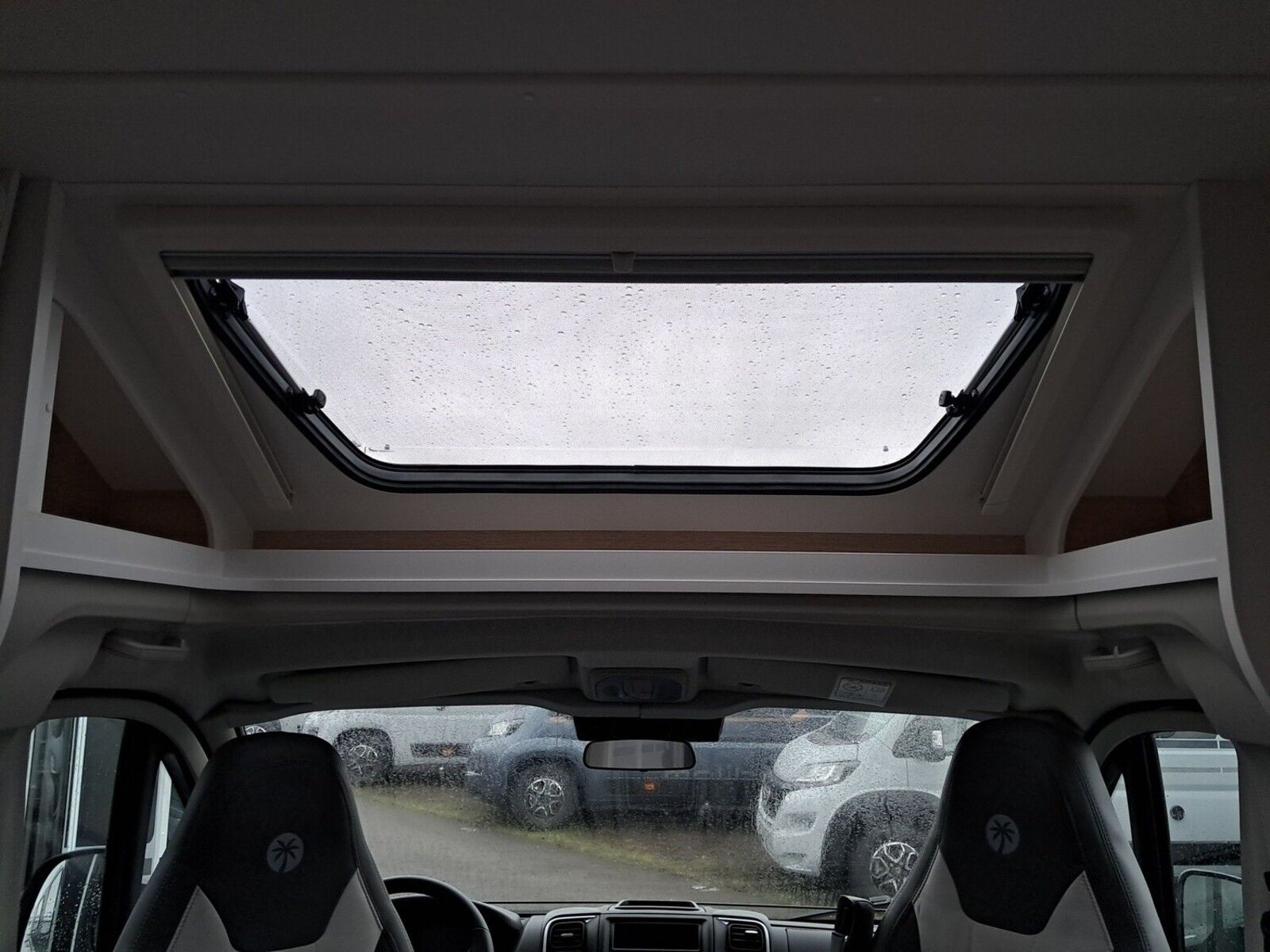 Fahrzeugabbildung Sunlight Adventure T 67S Automatik, Dörr Edition, TV