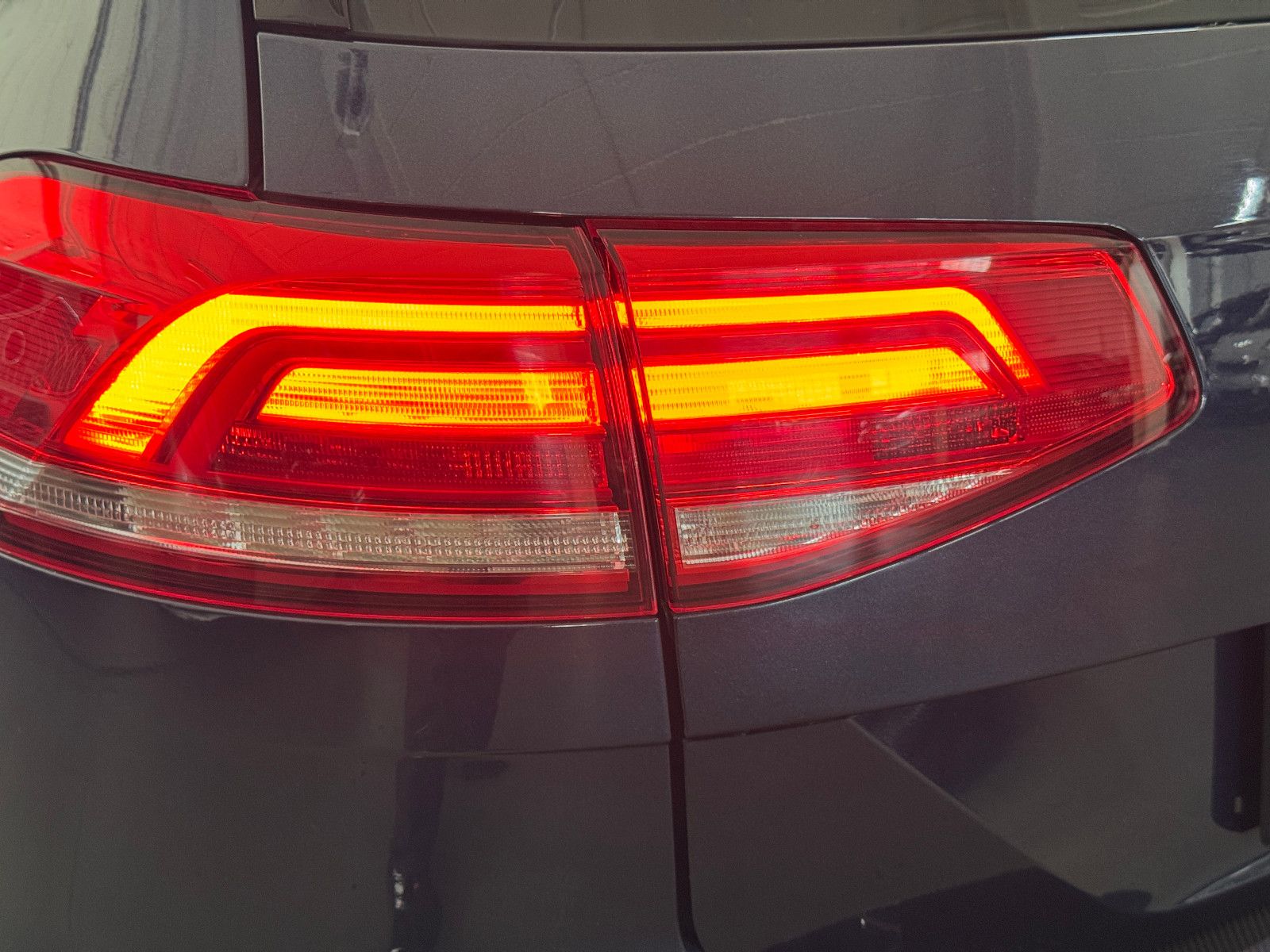 Fahrzeugabbildung Volkswagen Passat 2.0 TDI DSG COMFORTLINE NAVI LED AHK ACC