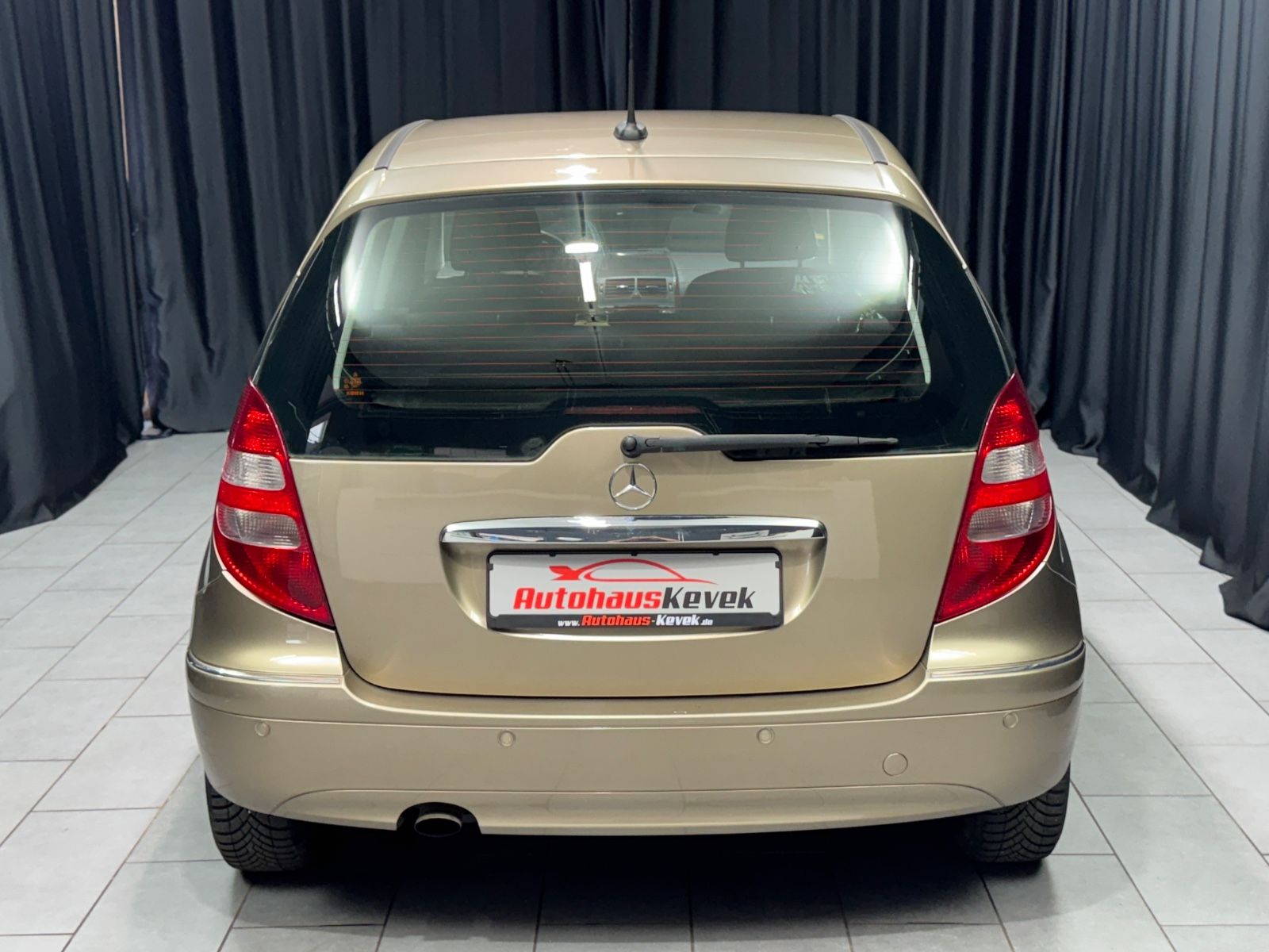 Fahrzeugabbildung Mercedes-Benz A 170|LEDER|TÜV 11/2025