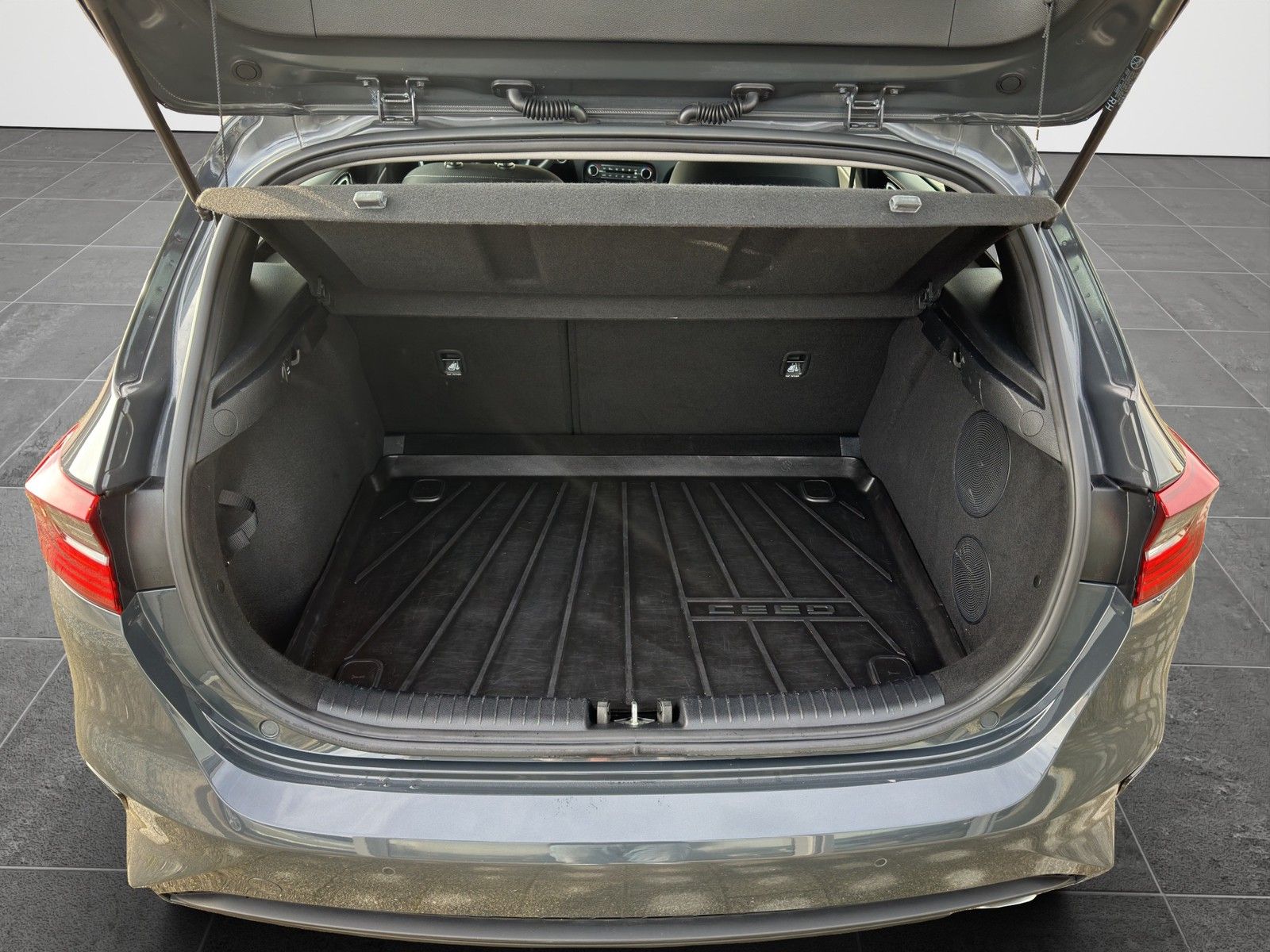 KIA Ceed 1.6 CRDi Mild Hybrid Spirit KLIMA / JBL / N - Image 16