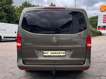 Mercedes V 220 - 4