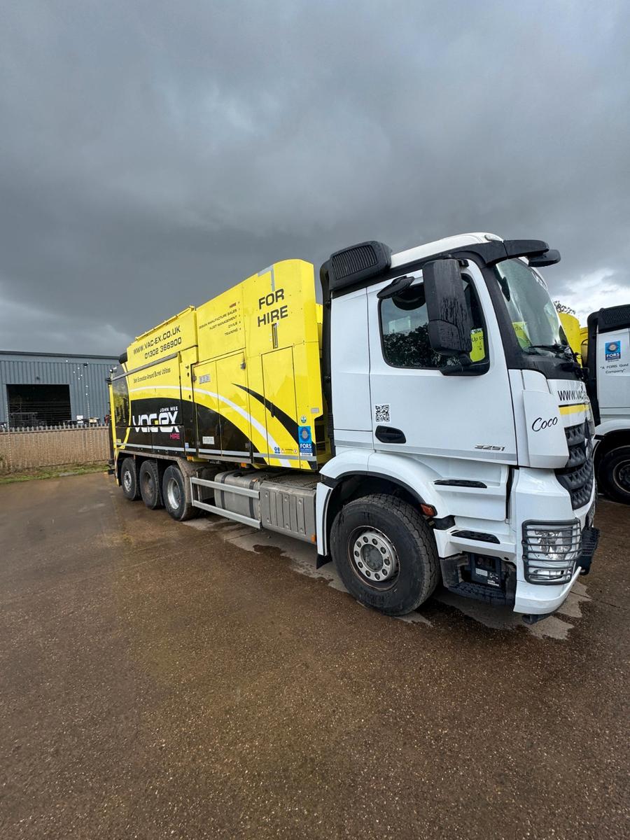 Mercedes-Benz Arocs 3251 8x4 Tridem MTS DINO 12 Saugbagger