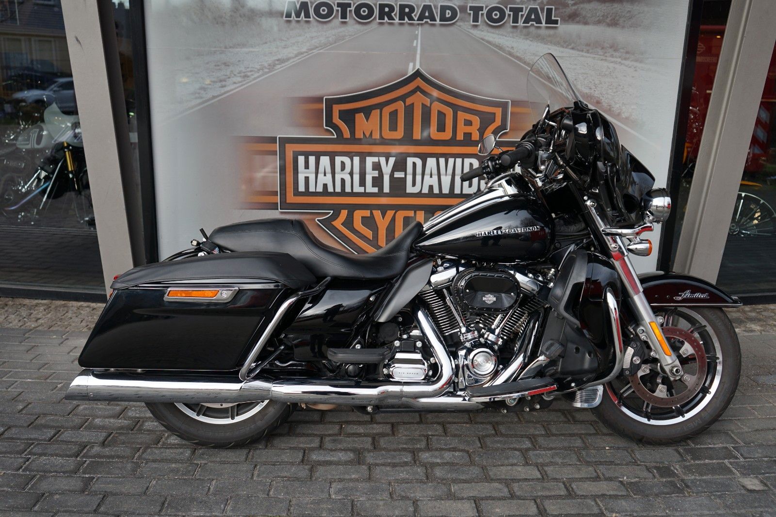 Fahrzeugabbildung Harley-Davidson FLHTKL Ultra Limited Low # 5HD1 # Screamin Eagle