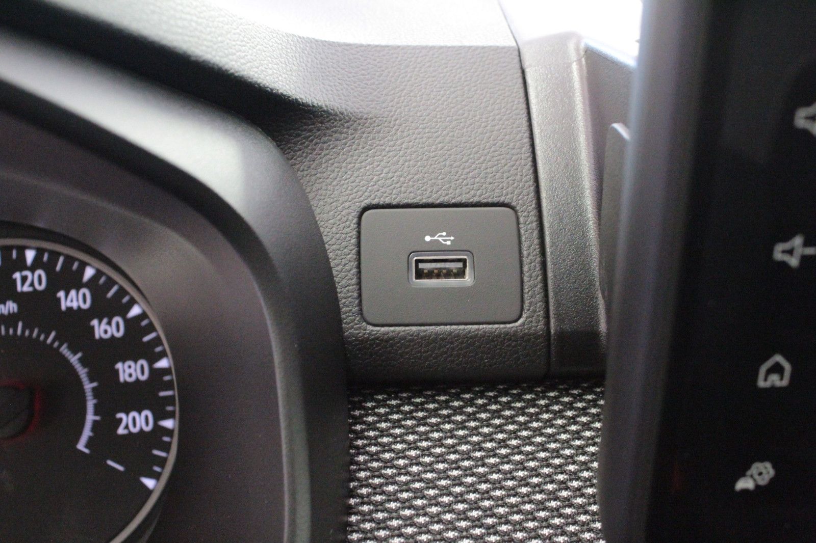 Fahrzeugabbildung Dacia Sandero TCe 90 auto Journey *Komfort-Paket*Sitzh