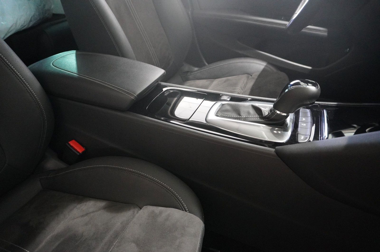 Fahrzeugabbildung Opel Insignia B ST 2.0D ELEGANCE NAVI/LED/KAMERA/DAB+