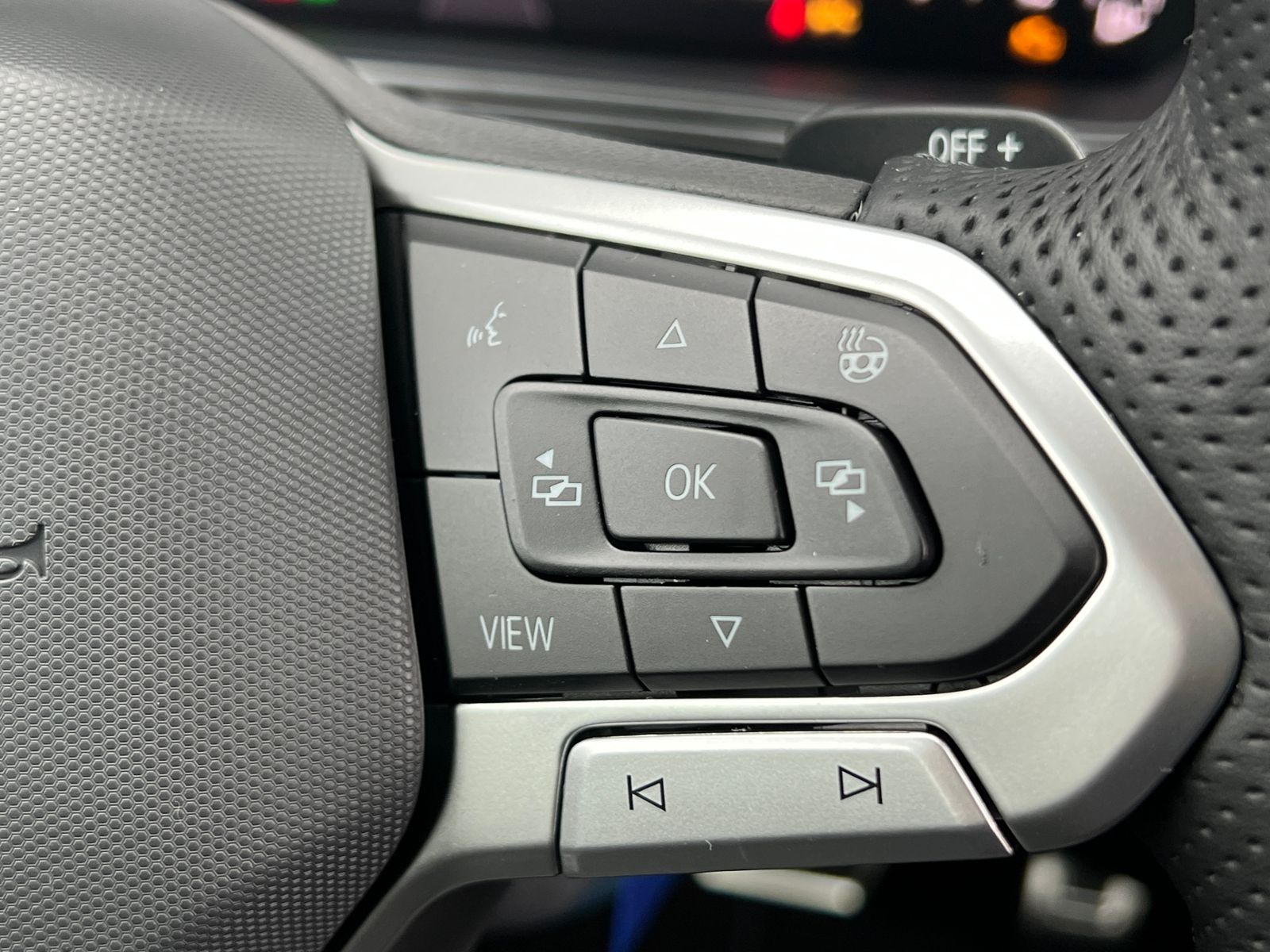 Fahrzeugabbildung Volkswagen T-Roc R-Line 2.0 TSI DSG 4MOTION *AHK, IQ.Light,