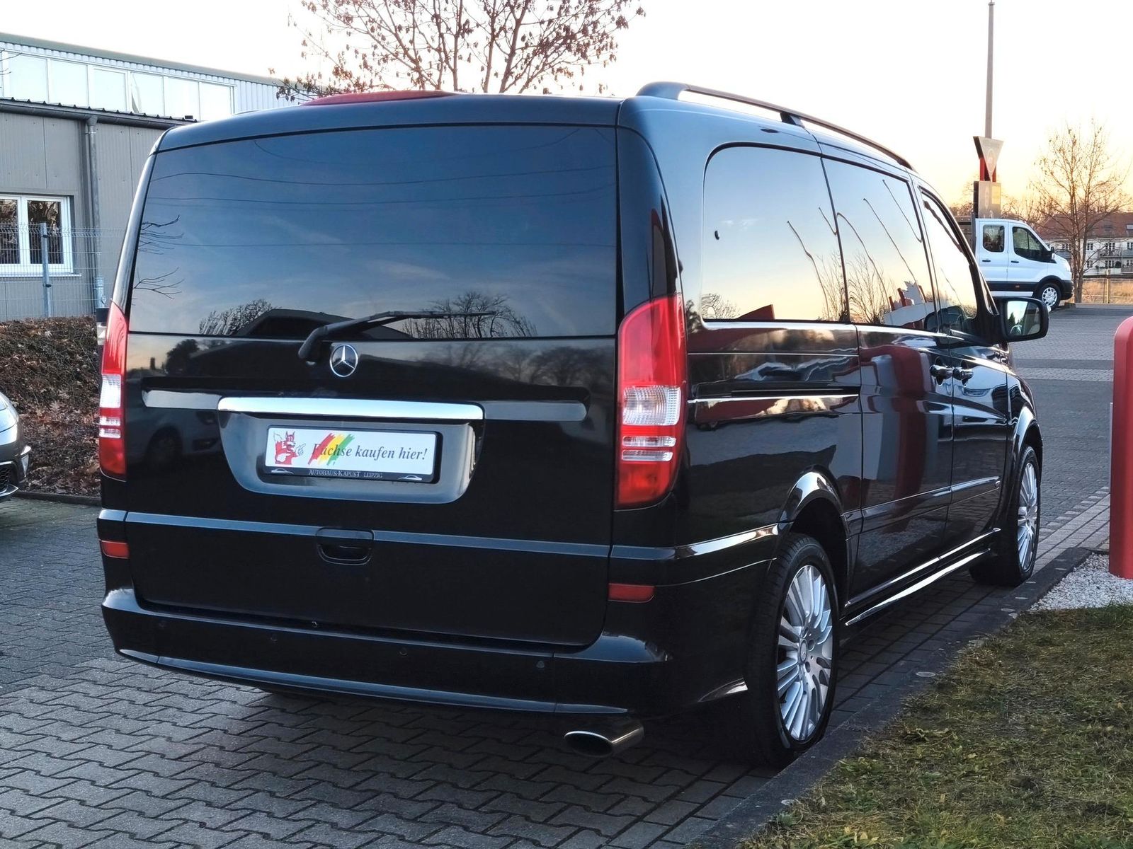 Fahrzeugabbildung Mercedes-Benz Viano 3.0 X-Clusive lang/6-Sitze/Alcantara/Navi