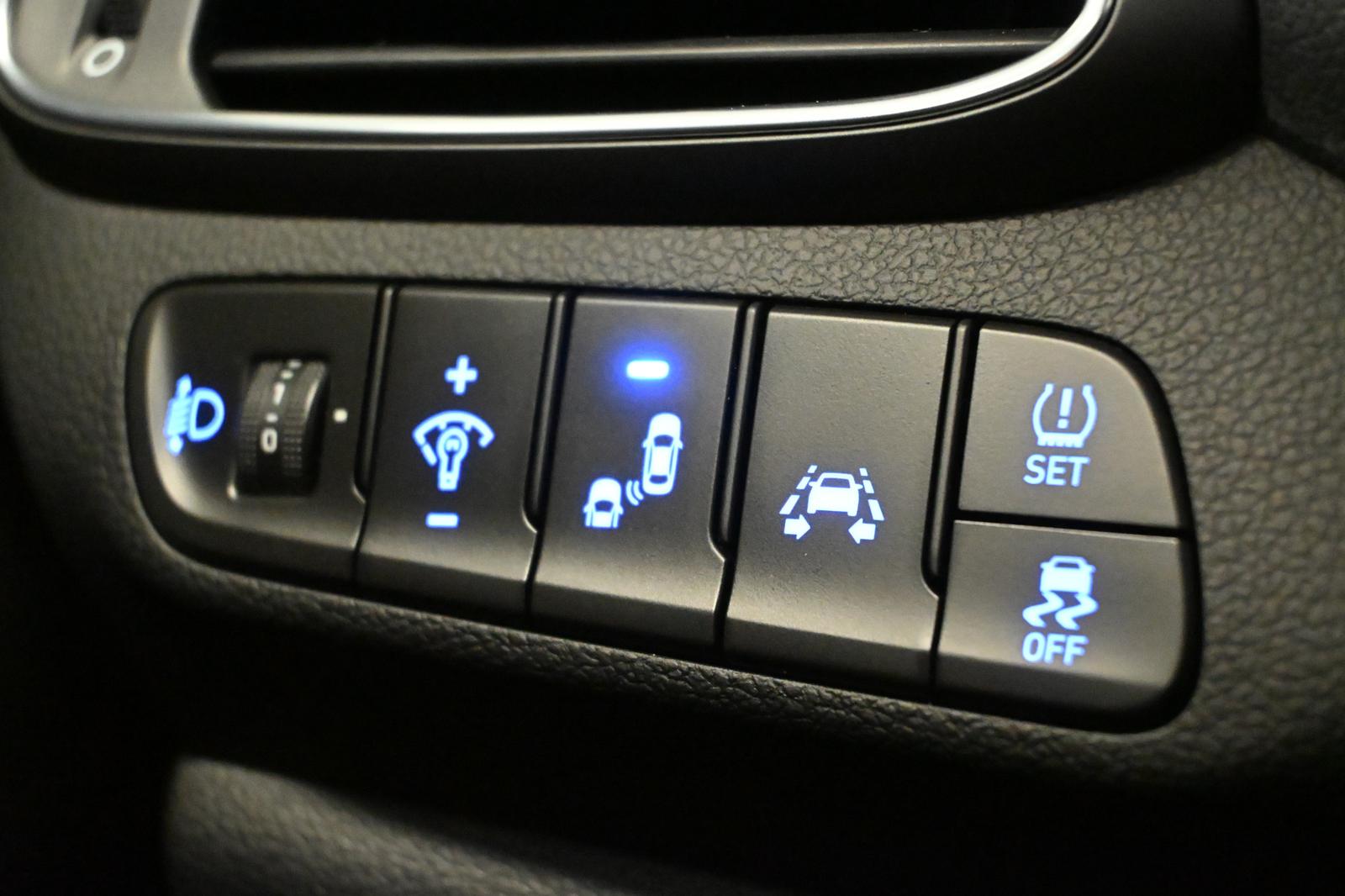 Hyundai i30 Premium *KAMERA*KESSY*LENKRADHZ*SHZ*CARPLAY