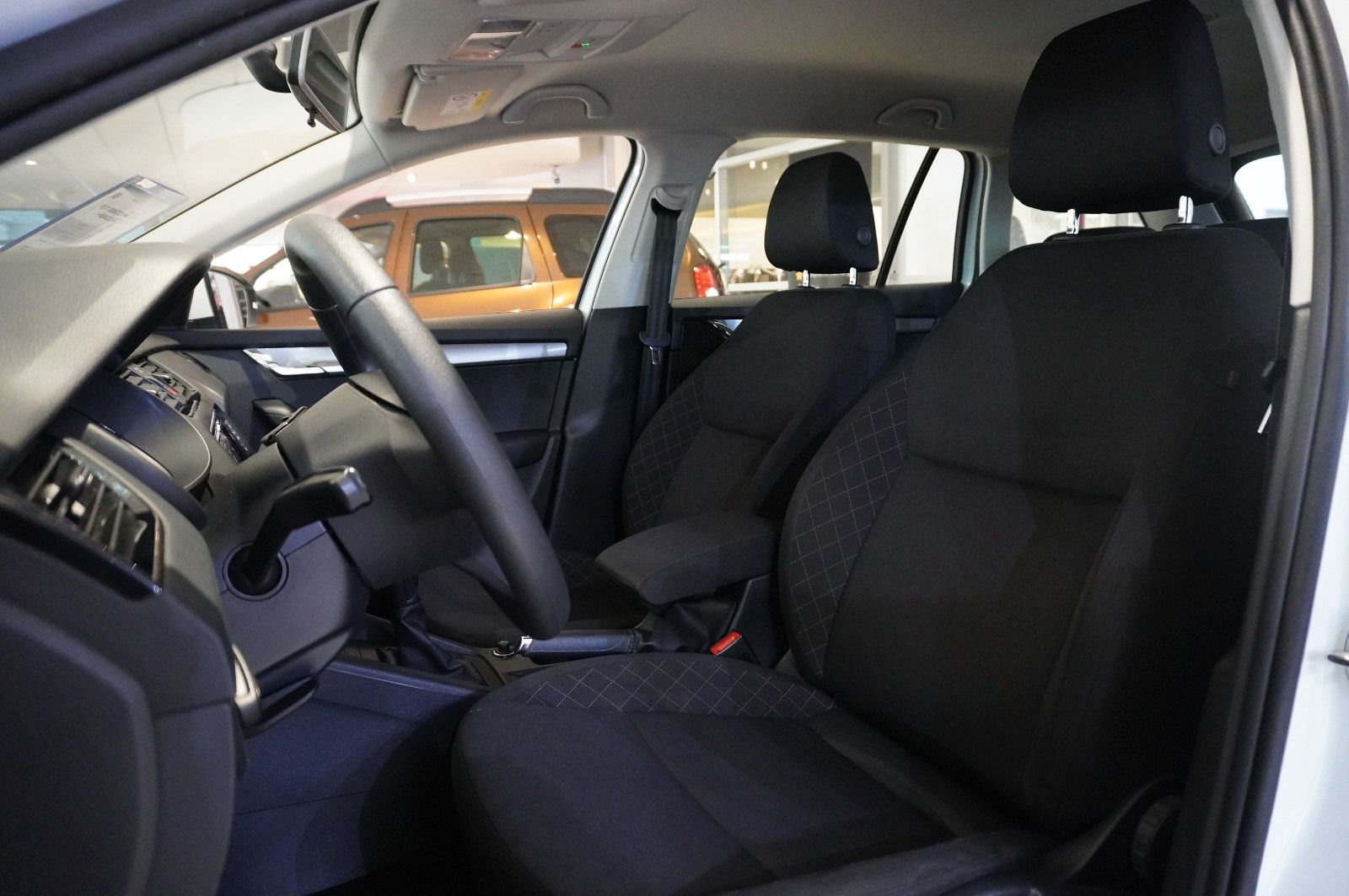 Fahrzeugabbildung SKODA Octavia COMBI 1.0 TSI ACTIVE LED/SHZ/PDC/DAB+