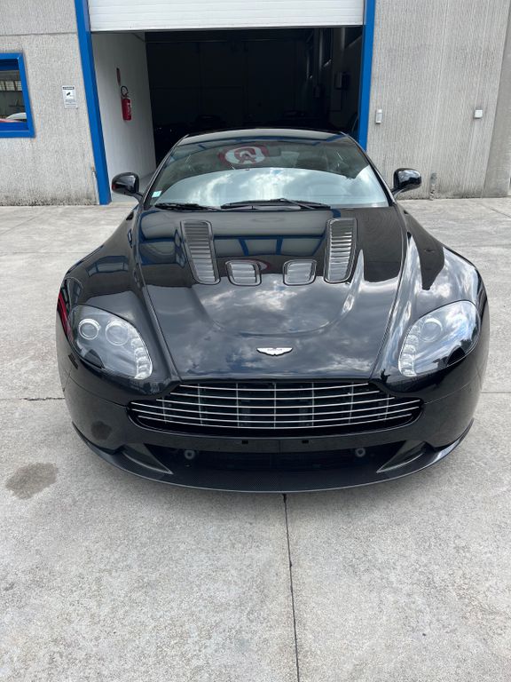 Aston Martin V12 Vantage