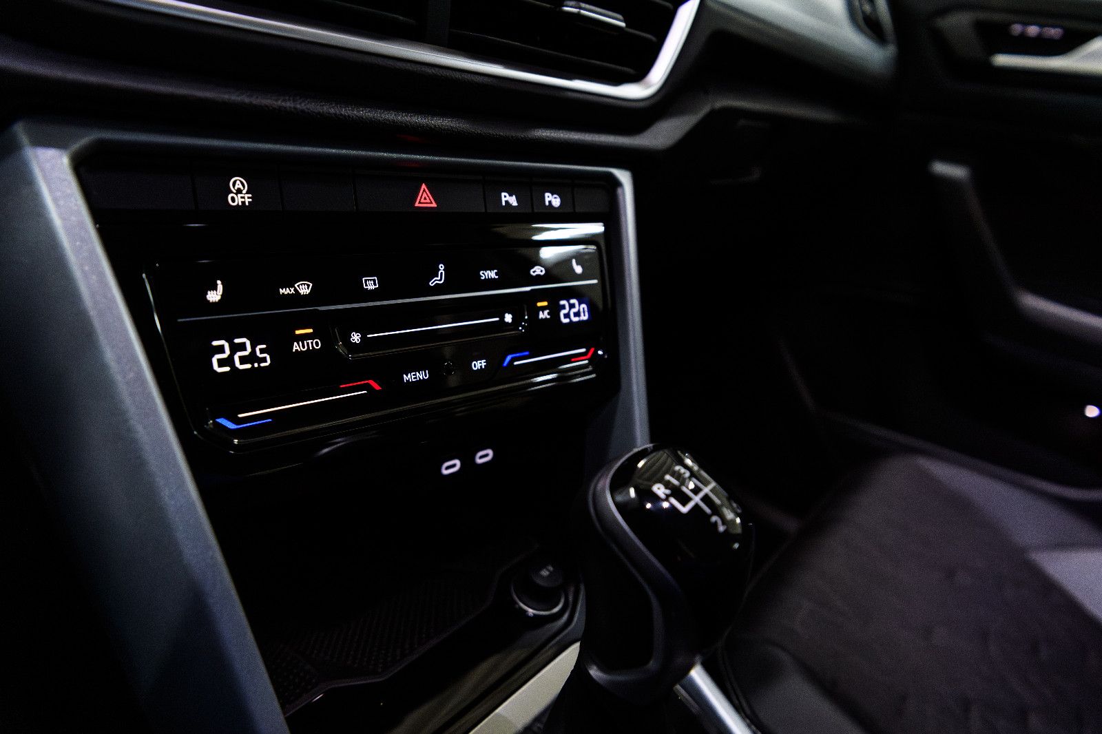 Fahrzeugabbildung Volkswagen T-Roc Goal 1.0 TSI LED+NAVI+ACC+APP