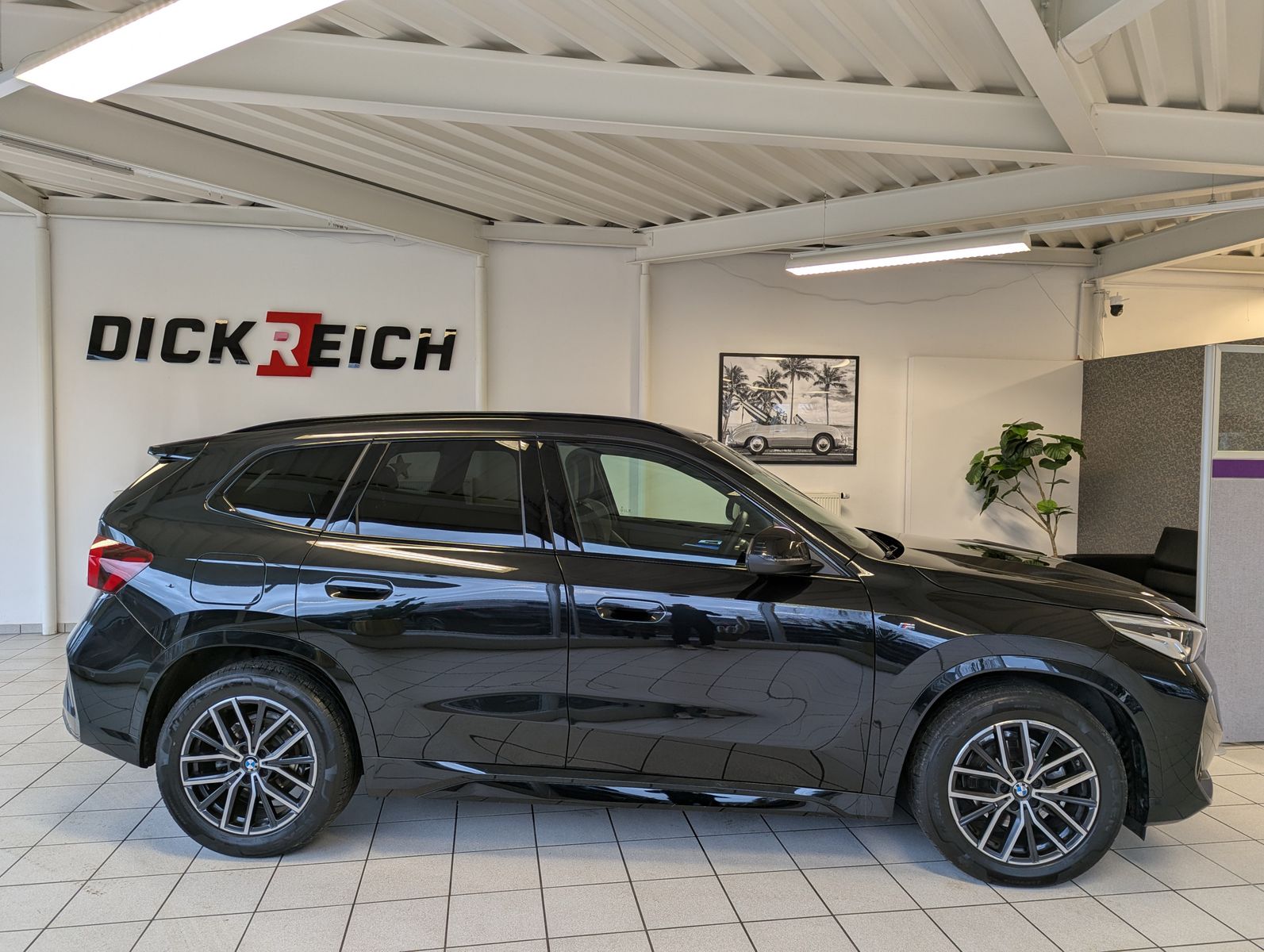 BMW X1 18d sDrive M-Sport Travel-Paket Pano Cam AHK - Image 8