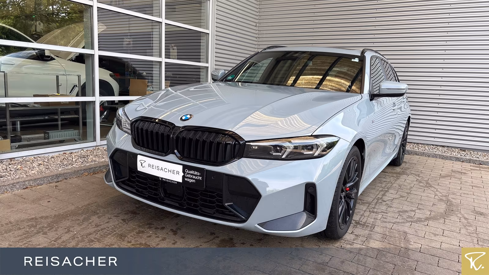 BMW 330i A xDrive Tou M-Sport PRO,Pano,AHK