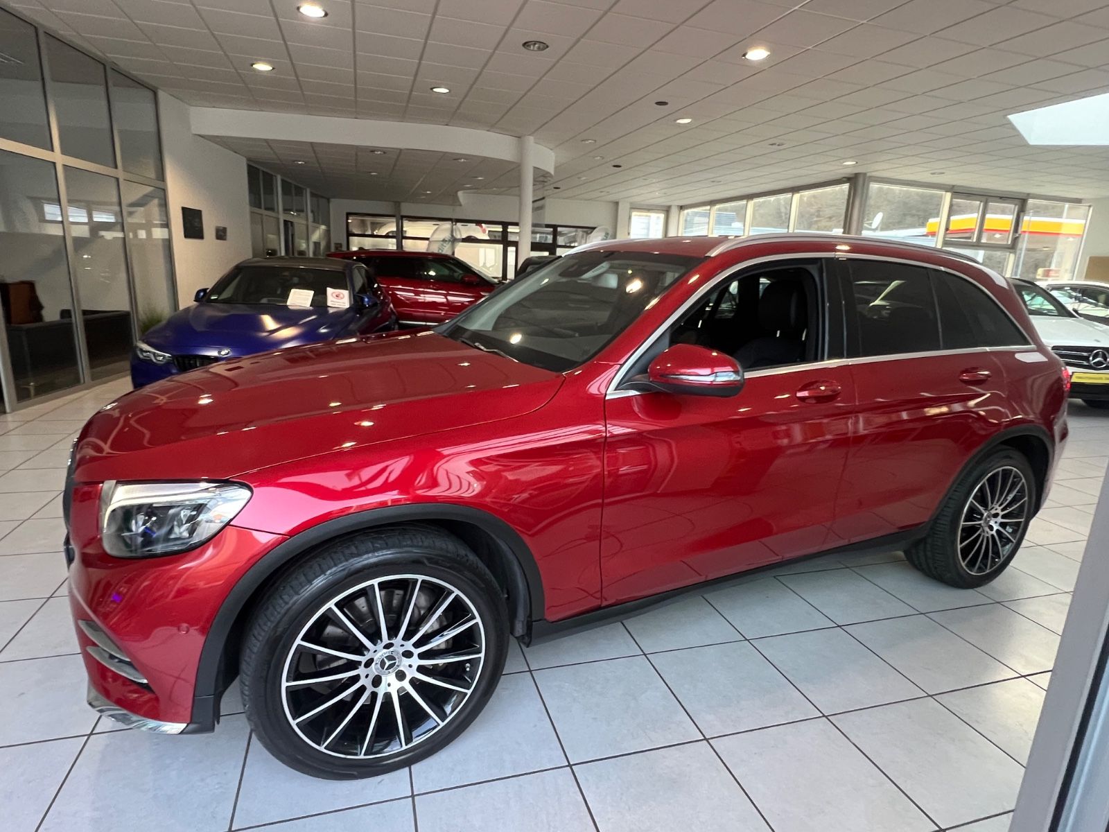 Fahrzeugabbildung Mercedes-Benz GLC 250 d 4Matic AMG LINE *DESIGNO-LACK*