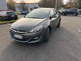 Opel Astra J Limousine (Stufenheck) 1.6 - Opel Astra: Stufenheck