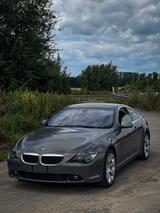 BMW 630i Coupé - - graue BMW 630