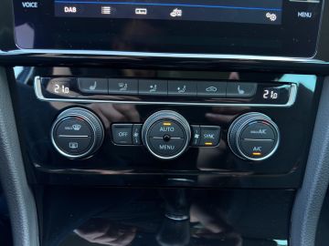 Volkswagen Golf VII Join 1.6 TDI °LED°Navi°RFK°PDC°SHZ°