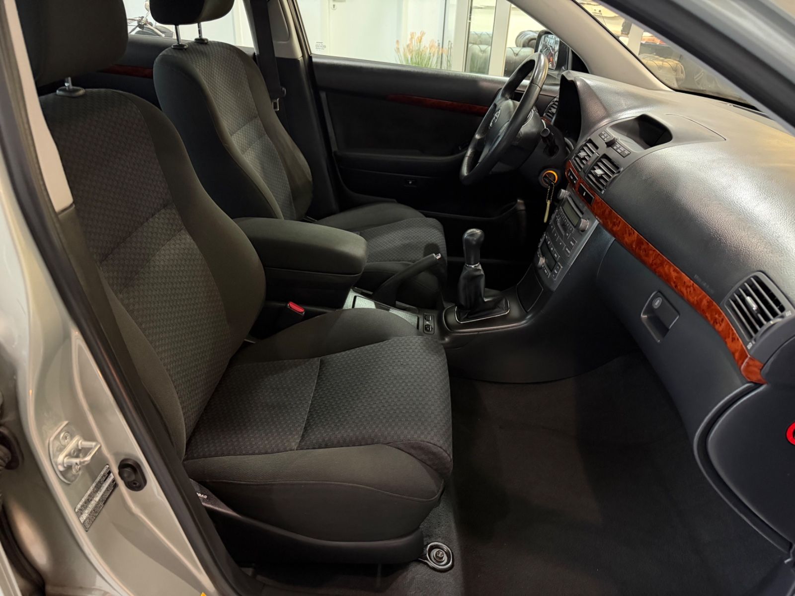 Fahrzeugabbildung Toyota Avensis 1.8 Executive Liftback