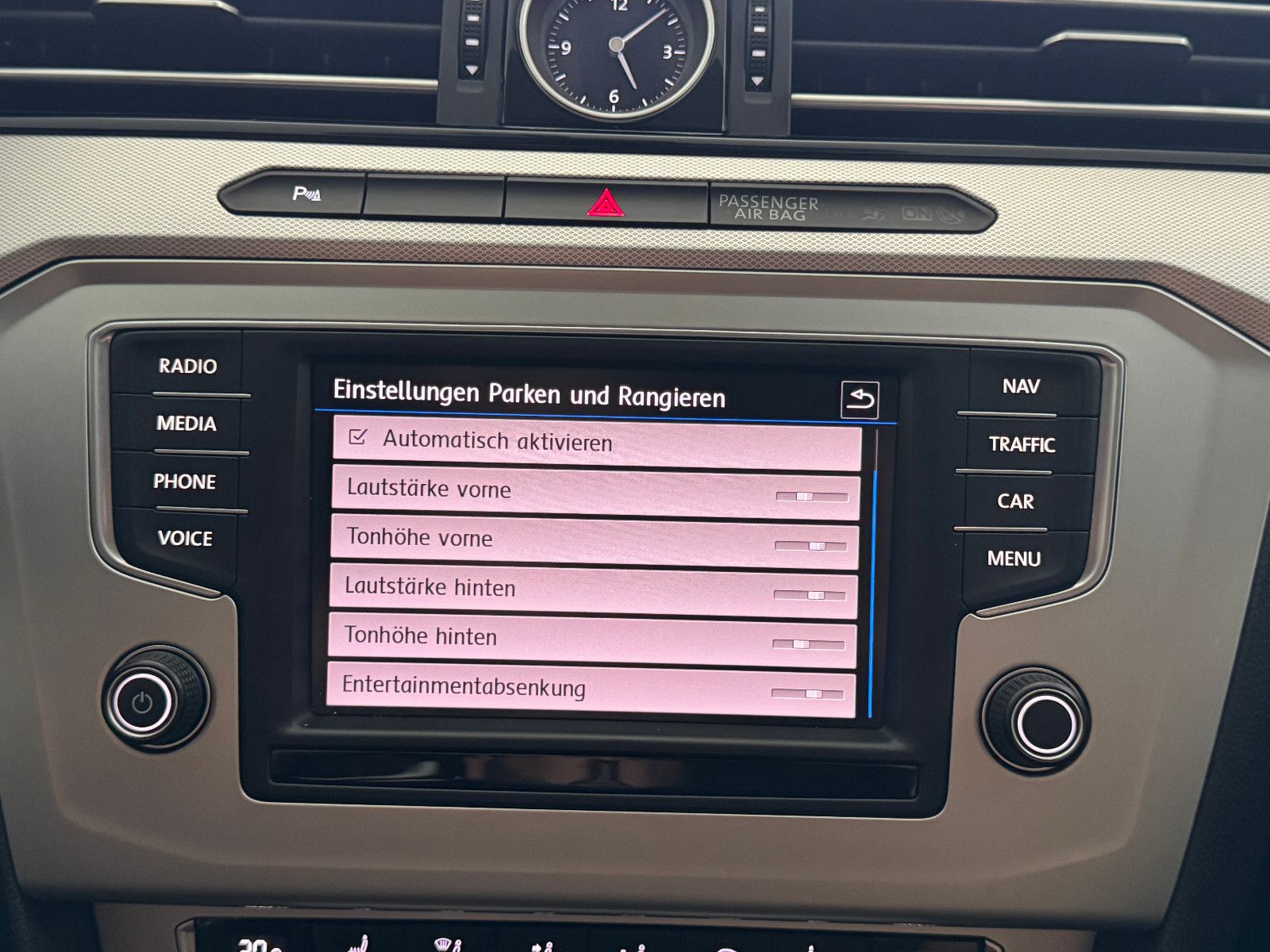 Fahrzeugabbildung Volkswagen Passat 2.0 TDI DSG COMFORTLINE NAVI LED AHK ACC