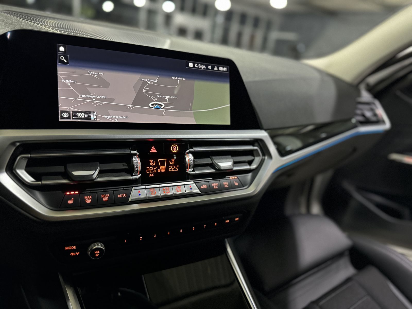 Fahrzeugabbildung BMW 330e Sport Line Panorama Laser Kamera HUD HiFi