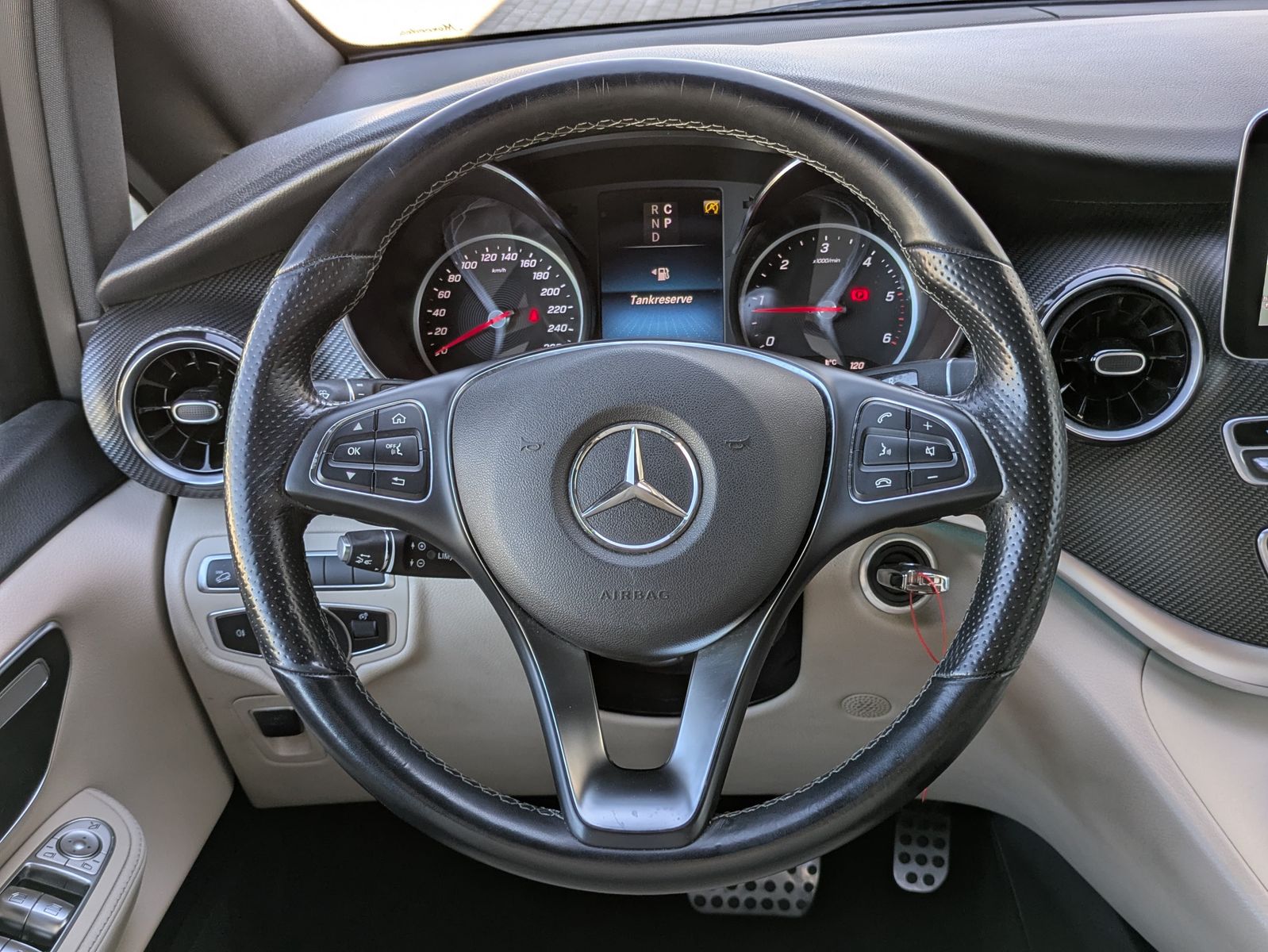 Fahrzeugabbildung Mercedes-Benz V 300 d 4MATIC AMG lang PANO*LED*LEDER*DISTR.