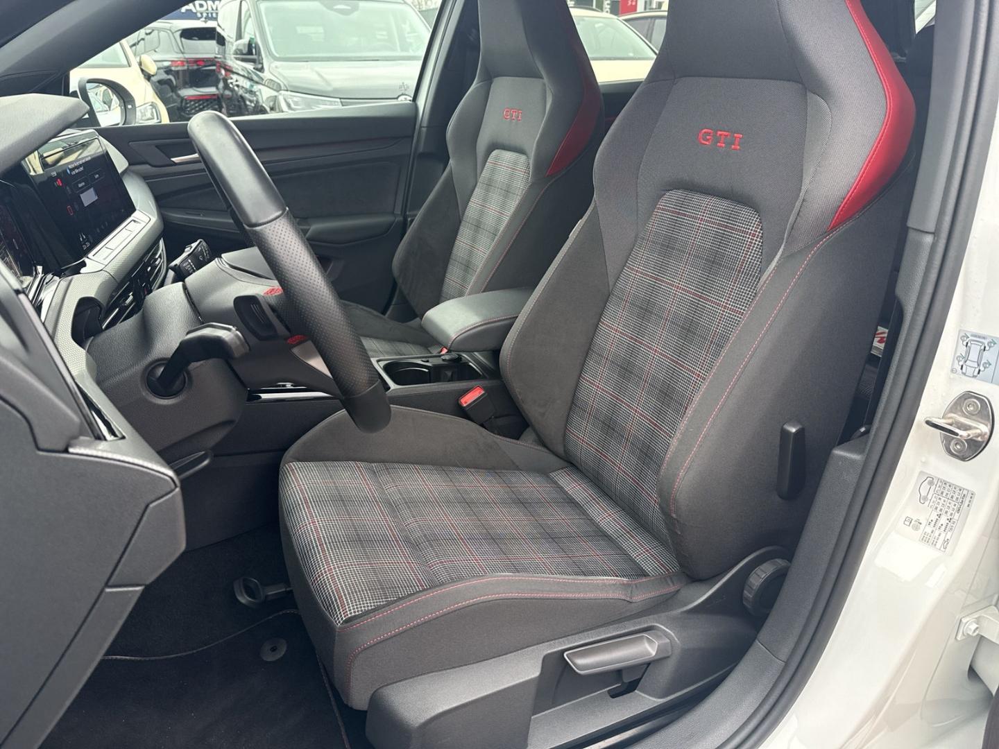 Volkswagen Golf VIII GTI 2,0 TSI DSG 19'' Estoril Kamera Le, миниатюра 8