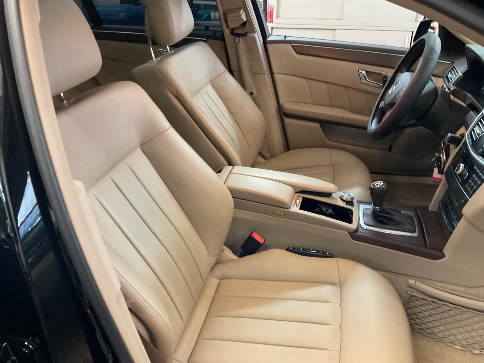 Mercedes-Benz E220 2011 — photo 23