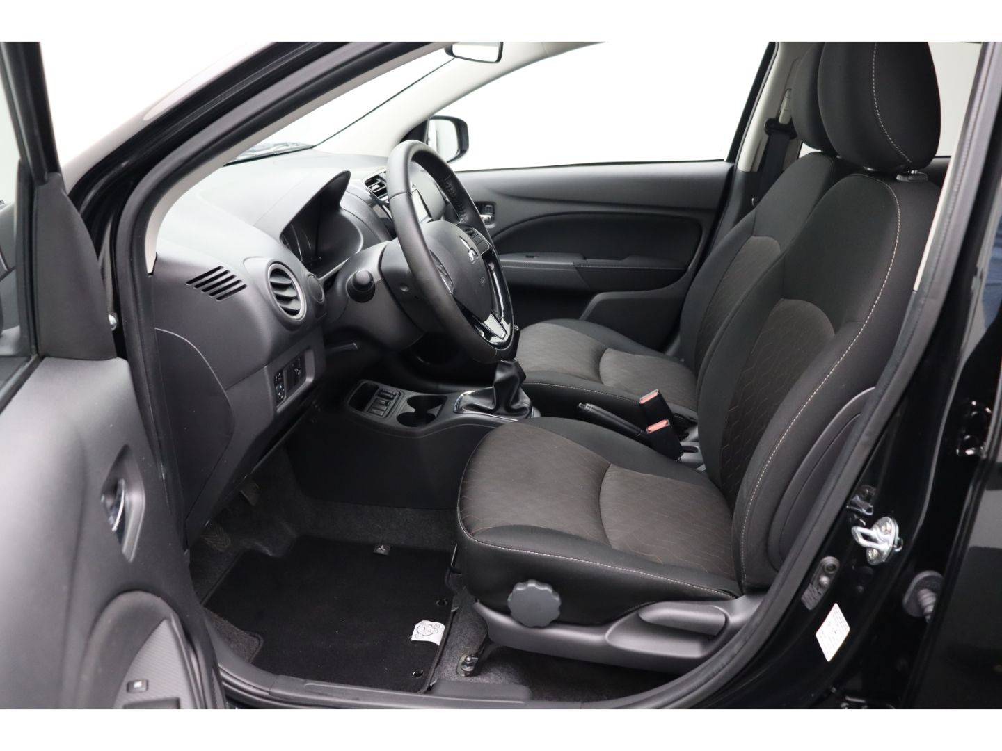 Fahrzeugabbildung Mitsubishi Space Star Select+ 1,2 l MIVEC M T AS&G mit AHK