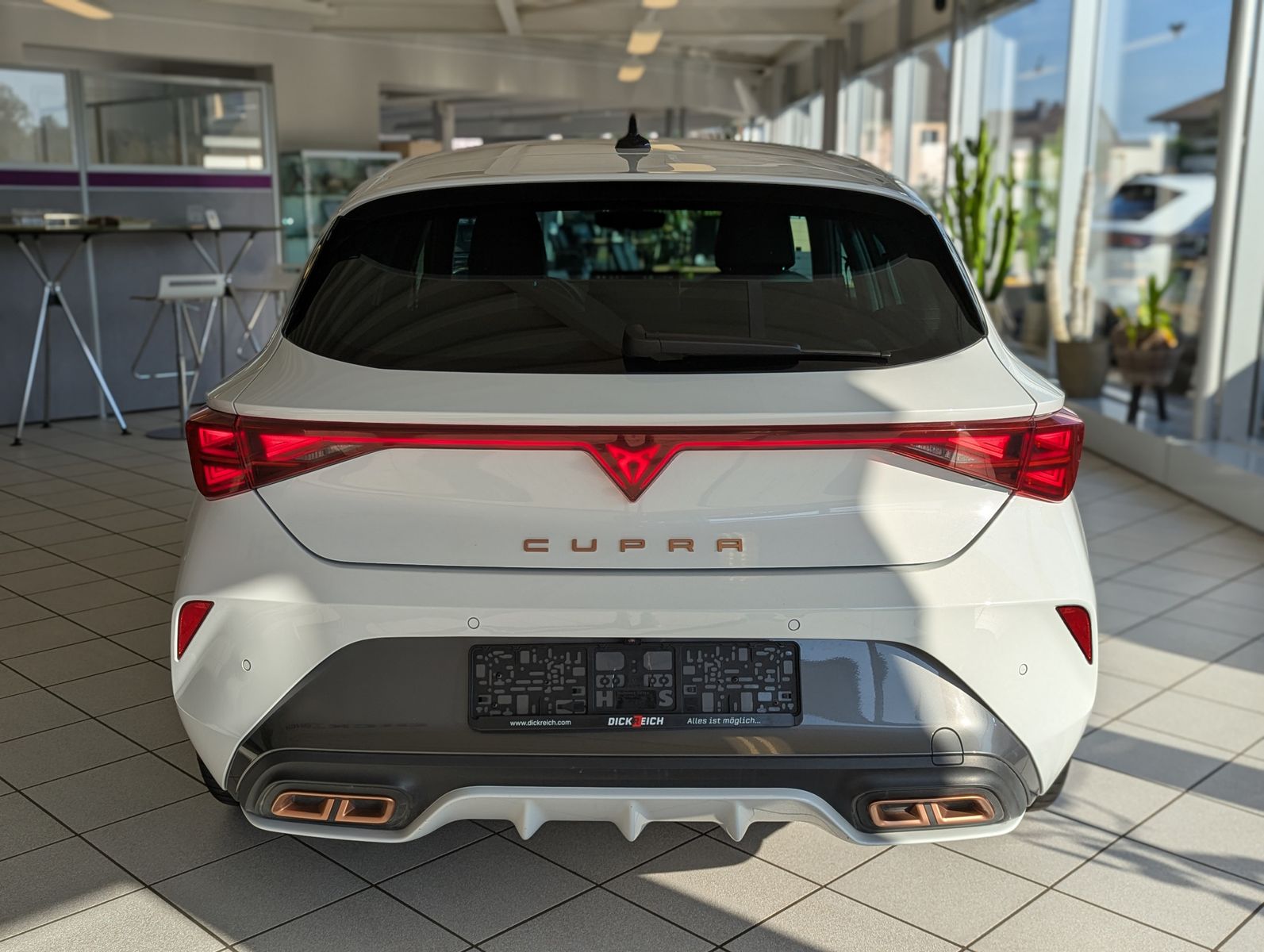 Fahrzeugabbildung CUPRA Leon 1.5 e-Hybrid Matrix Edge-Intelligent-Paket