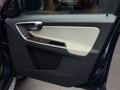 VOLVO XC60 Summum AWD*PANO*LEDER*CAM*LED*NAVI*ACC*MEMO