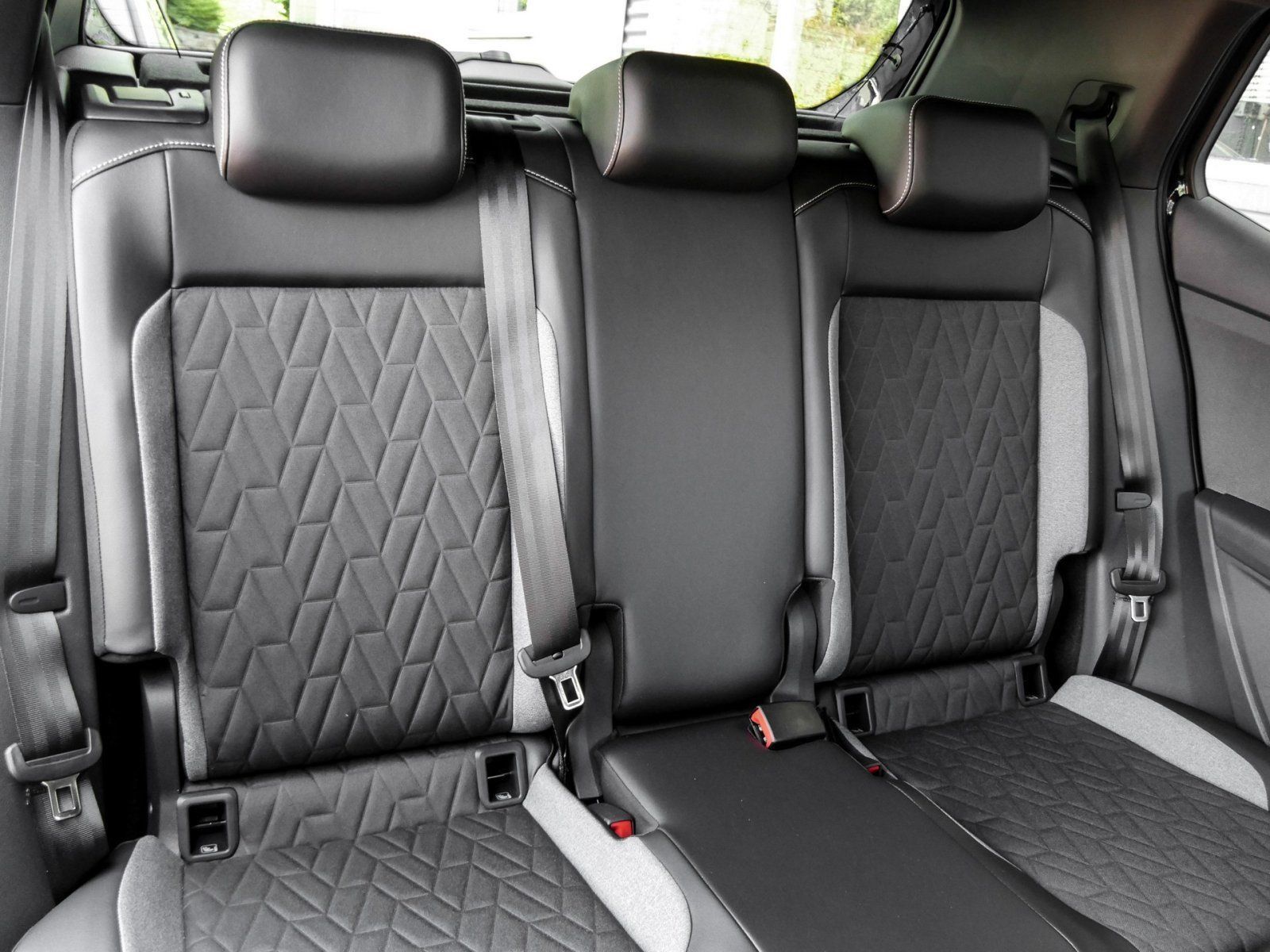 Volkswagen T-Cross ENERGY 1.0 l TSI 85 kW (116 PS) 7-Gang-D foto 4