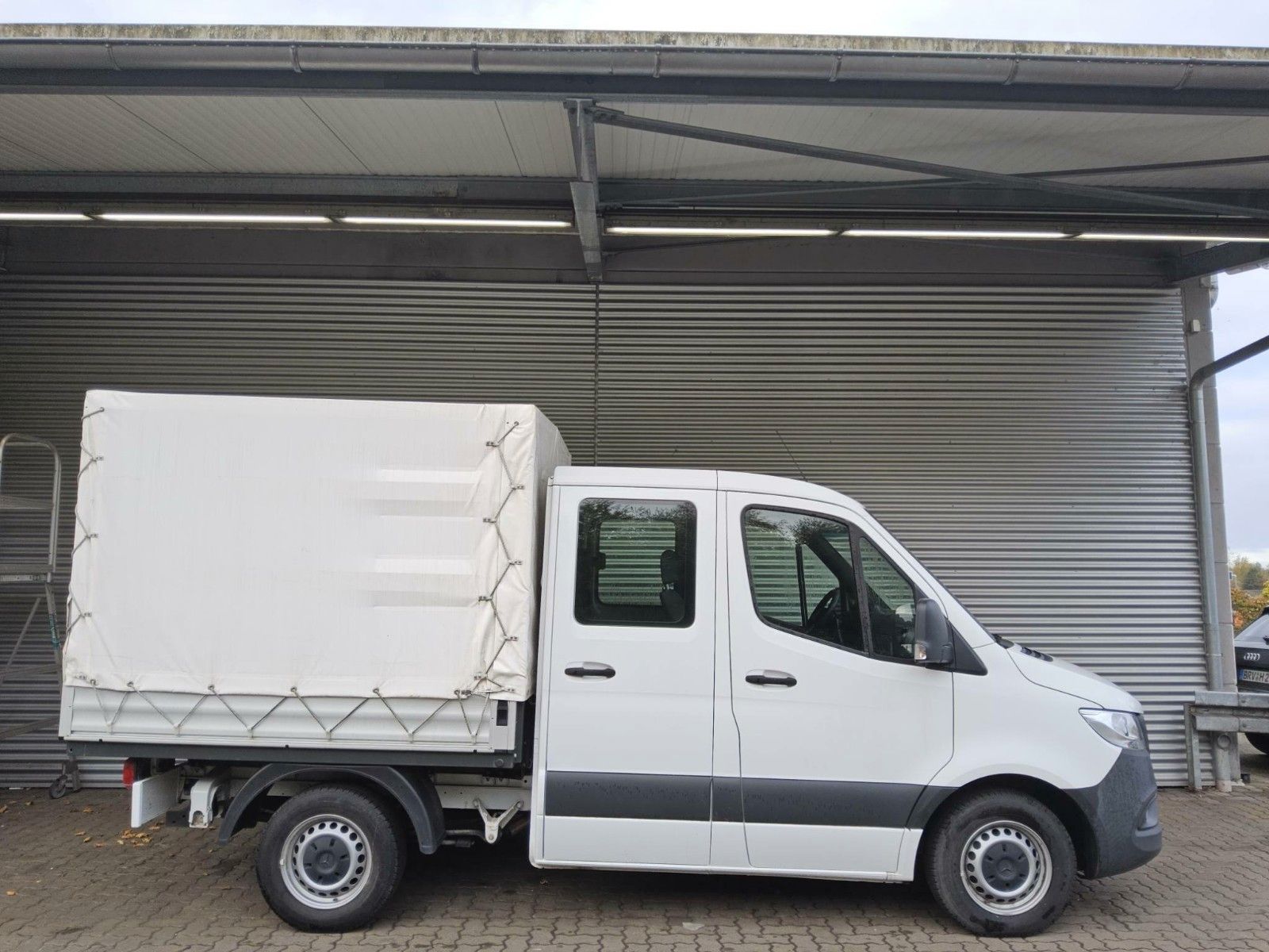 Fahrzeugabbildung Mercedes-Benz Sprinter 215 CDI 9G Pritsche/Plane Klima AHK