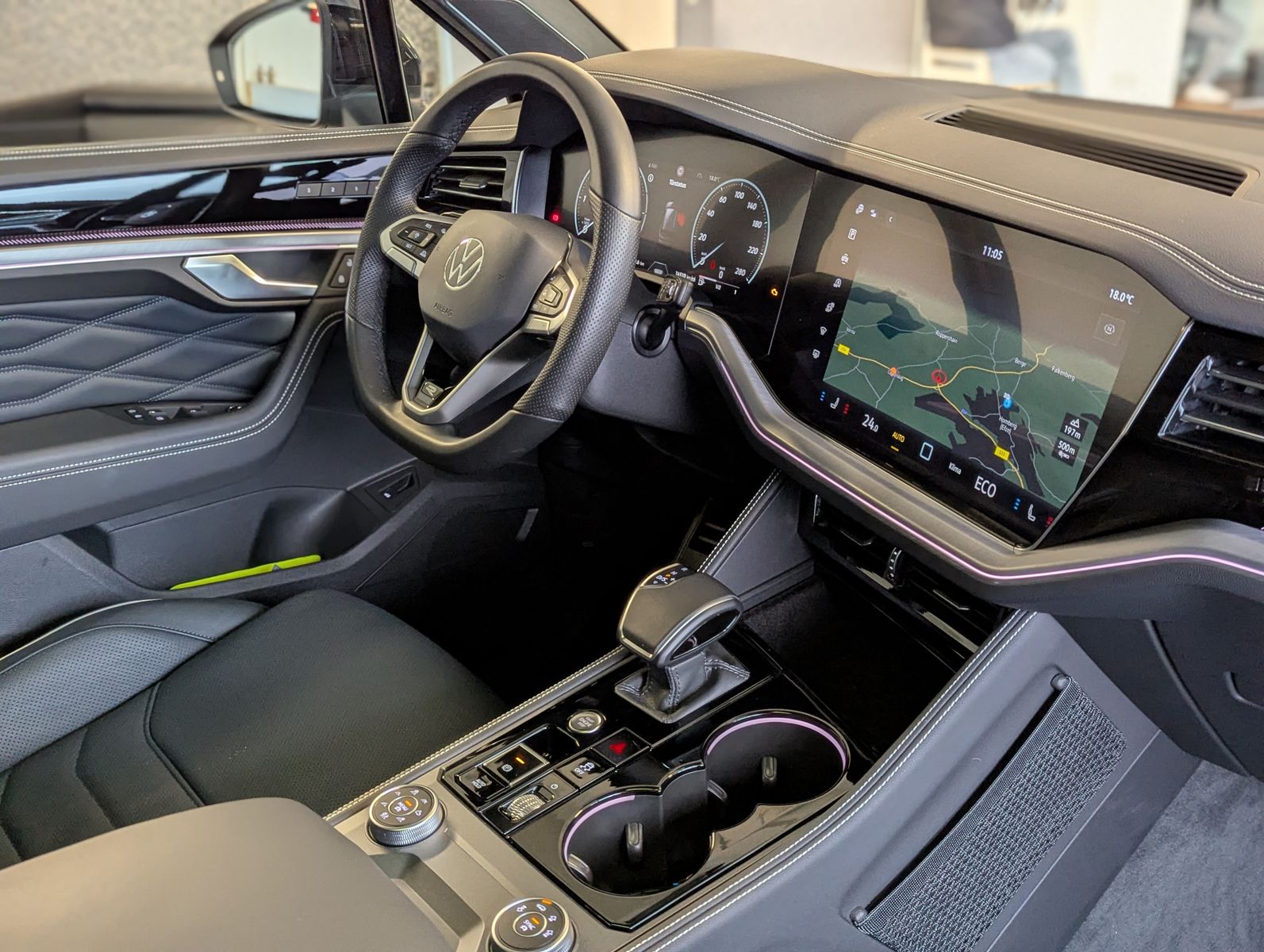 VW Touareg 3.0TDI 4M R-Line VOLL Black 22" UPE 114T - Image 11