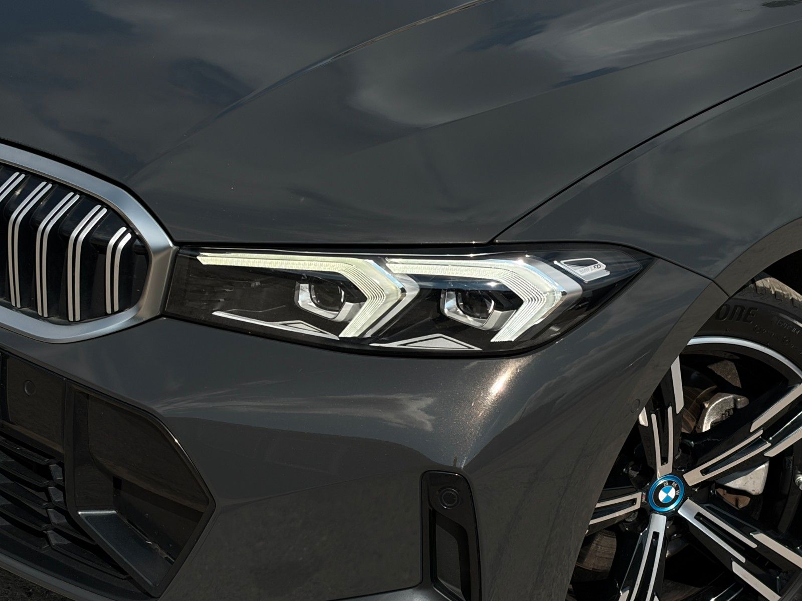 Fahrzeugabbildung BMW 330e Touring M Sport Alcan. Anthra. LC+ AHK H&K