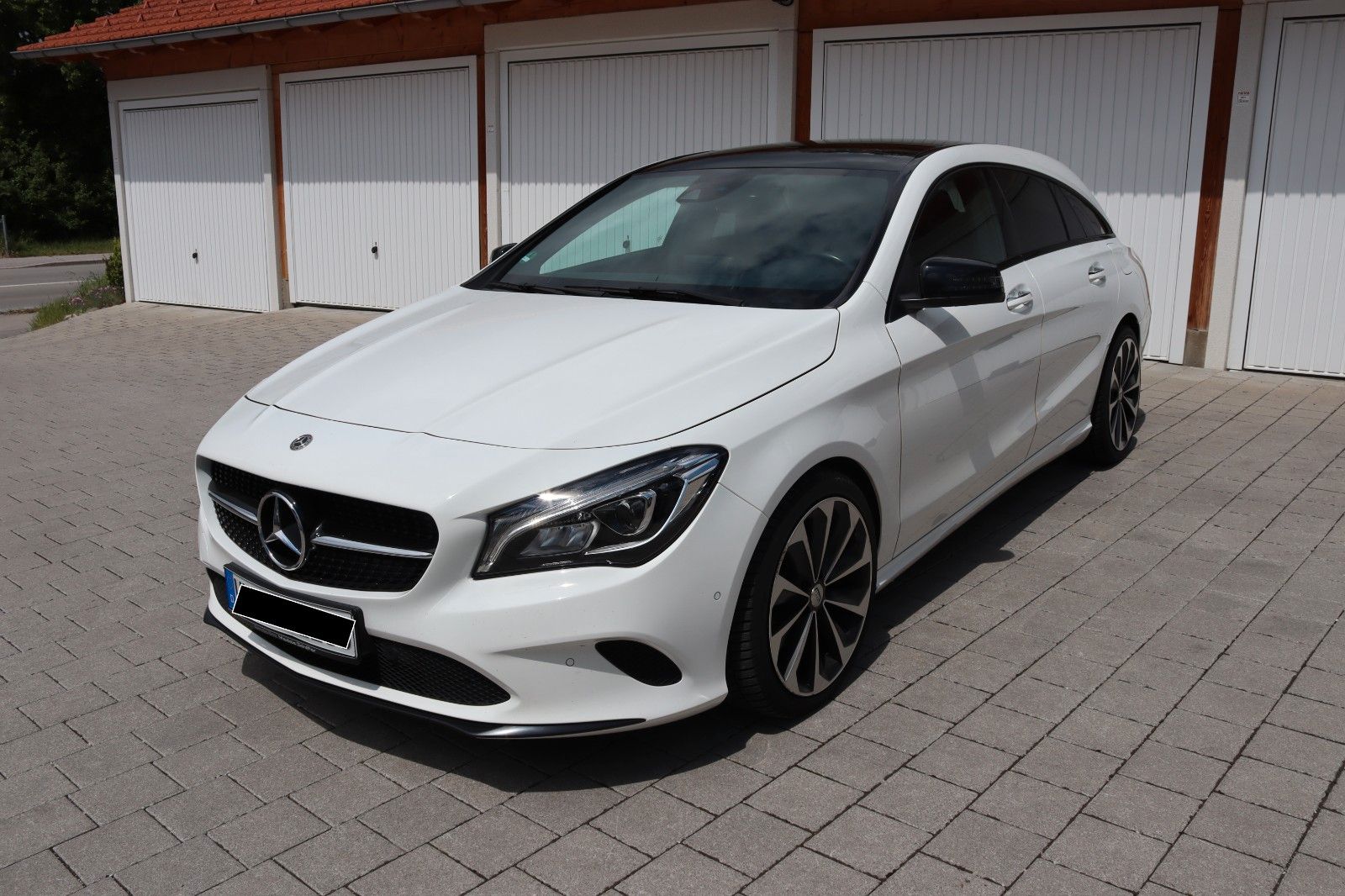MERCEDES-BENZ CLA 200 Shooting Brake -