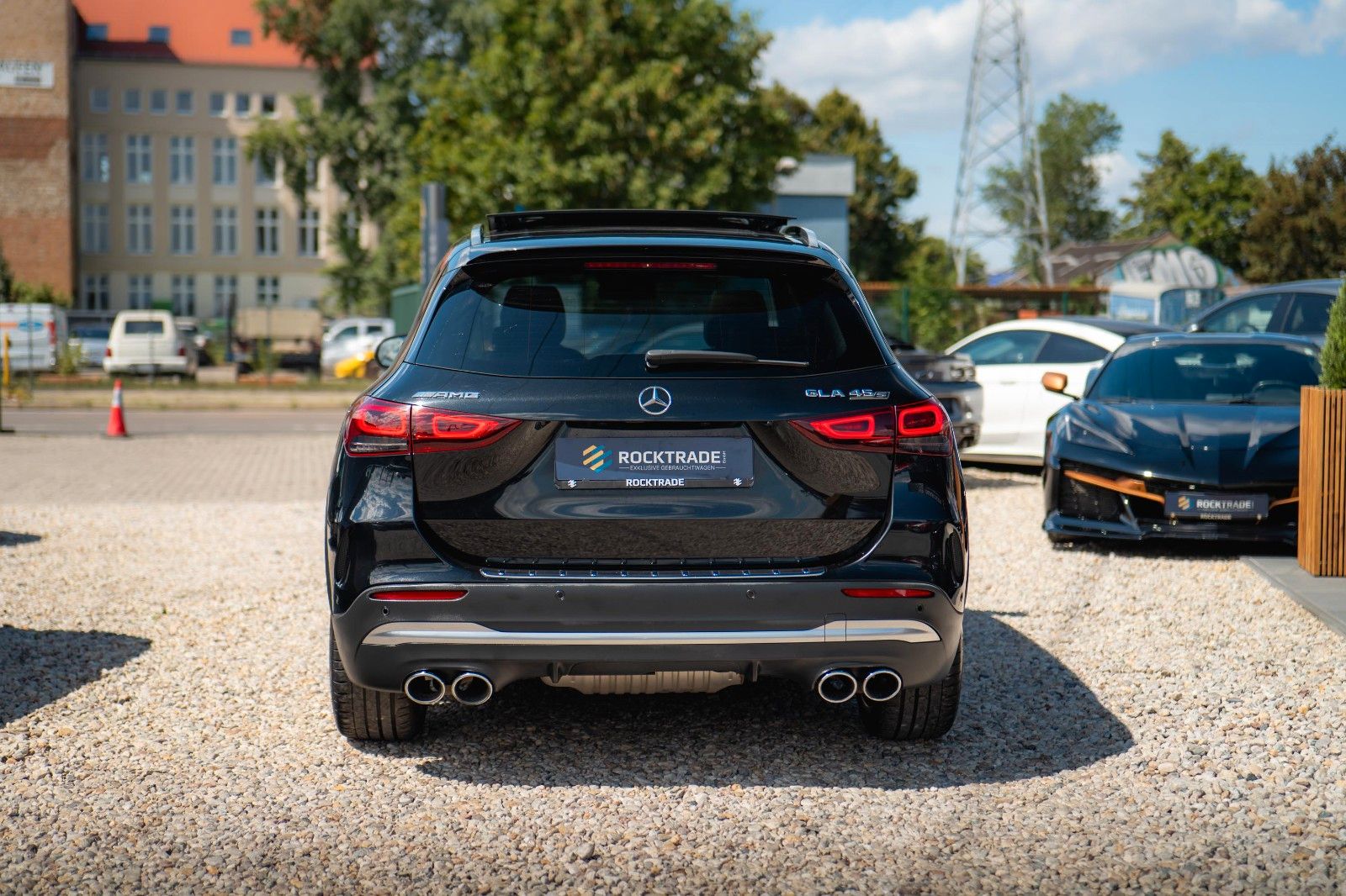 Fahrzeugabbildung Mercedes-Benz GLA 45 S AMG 4Matic | ACC | PANO | BURMESTER