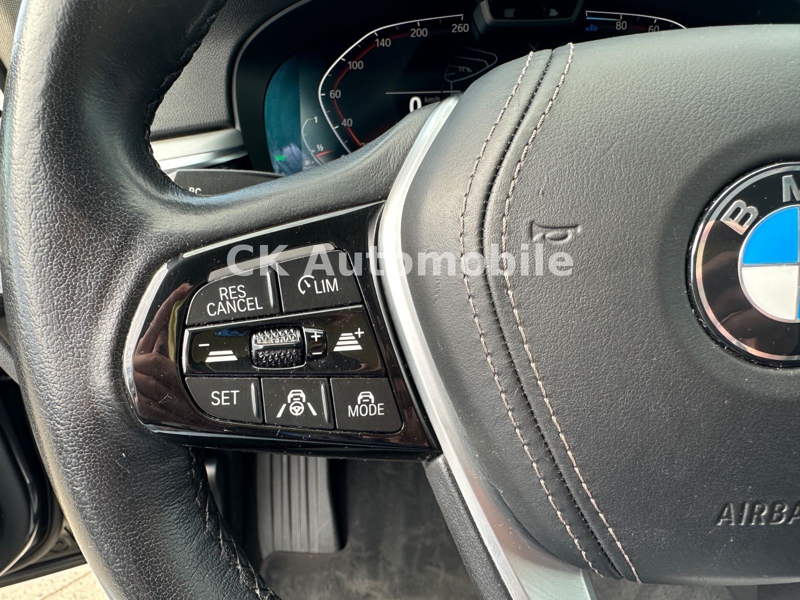 Fahrzeugabbildung BMW 520d Touring/Navi/Leder/Head-Up/Kamera/LED/ACC