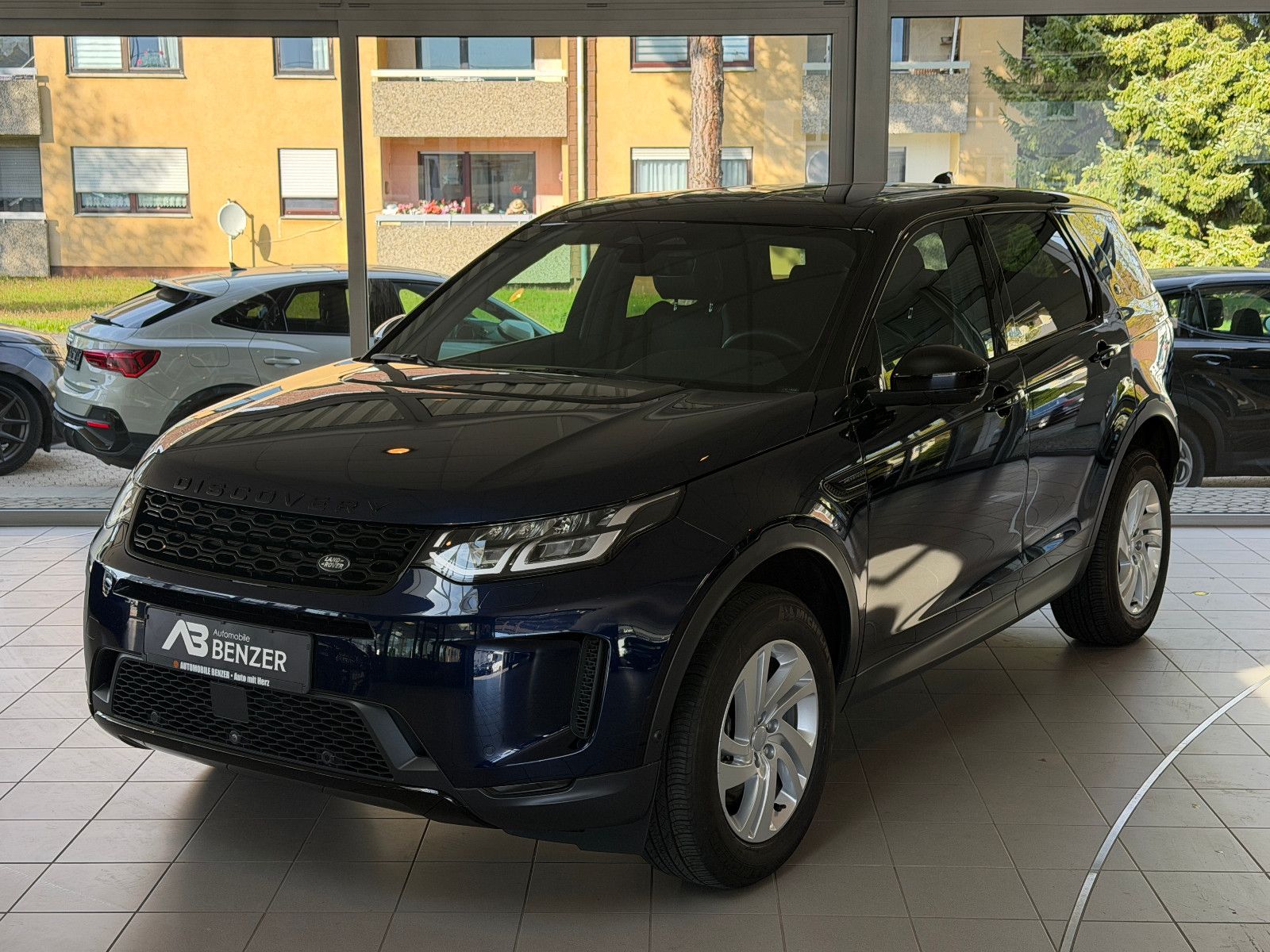 Fahrzeugabbildung Land Rover Discovery Sport S /360°KAM/ACC/NAVI/SHZ/L-HEIZUN