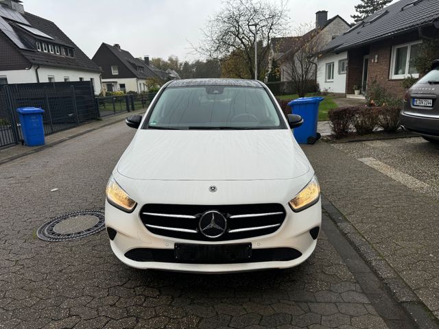 Mercedes-Benz B 180 d PANORAMA NIGHTPAKET WIDESREEN NAVI 18ZOL