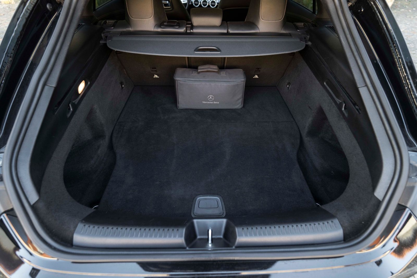 Fahrzeugabbildung Mercedes-Benz CLA 250e Shooting Brake AMG-LINE LED KAM 8FACH