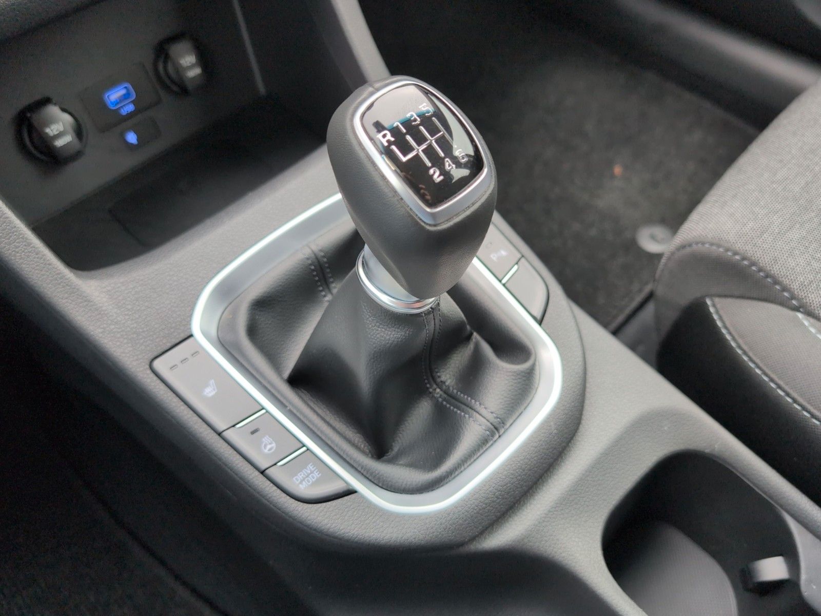 Fahrzeugabbildung Hyundai i30 KOMBI 1.0T TREND KLIMAAT+SHZ+NAVI+QI+KAMERA+